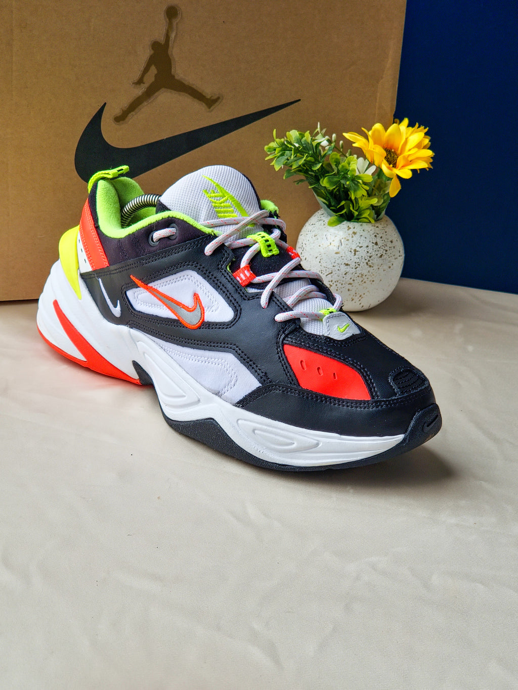 NIKE