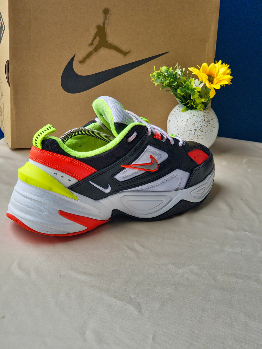 NIKE