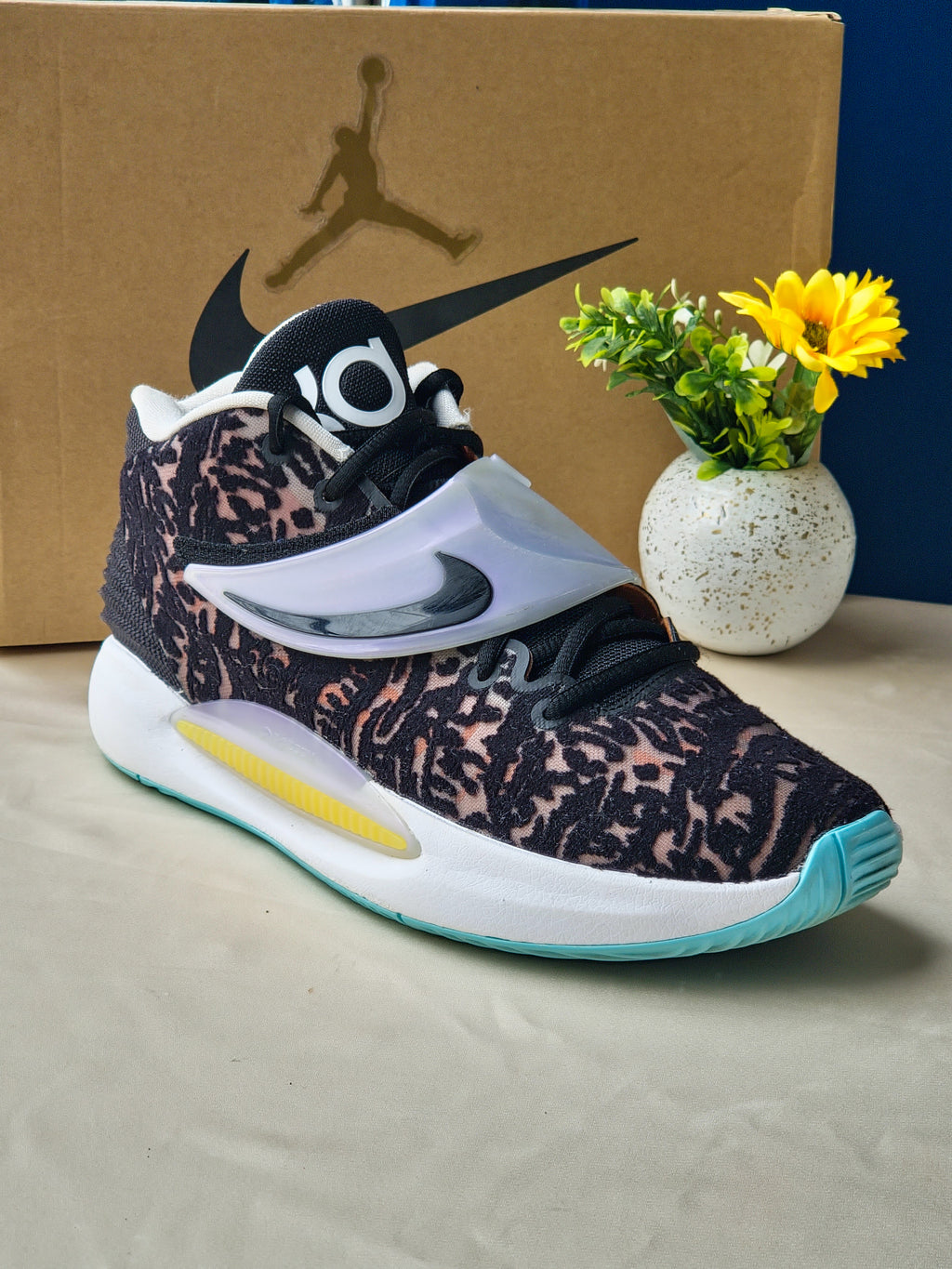 NIKE