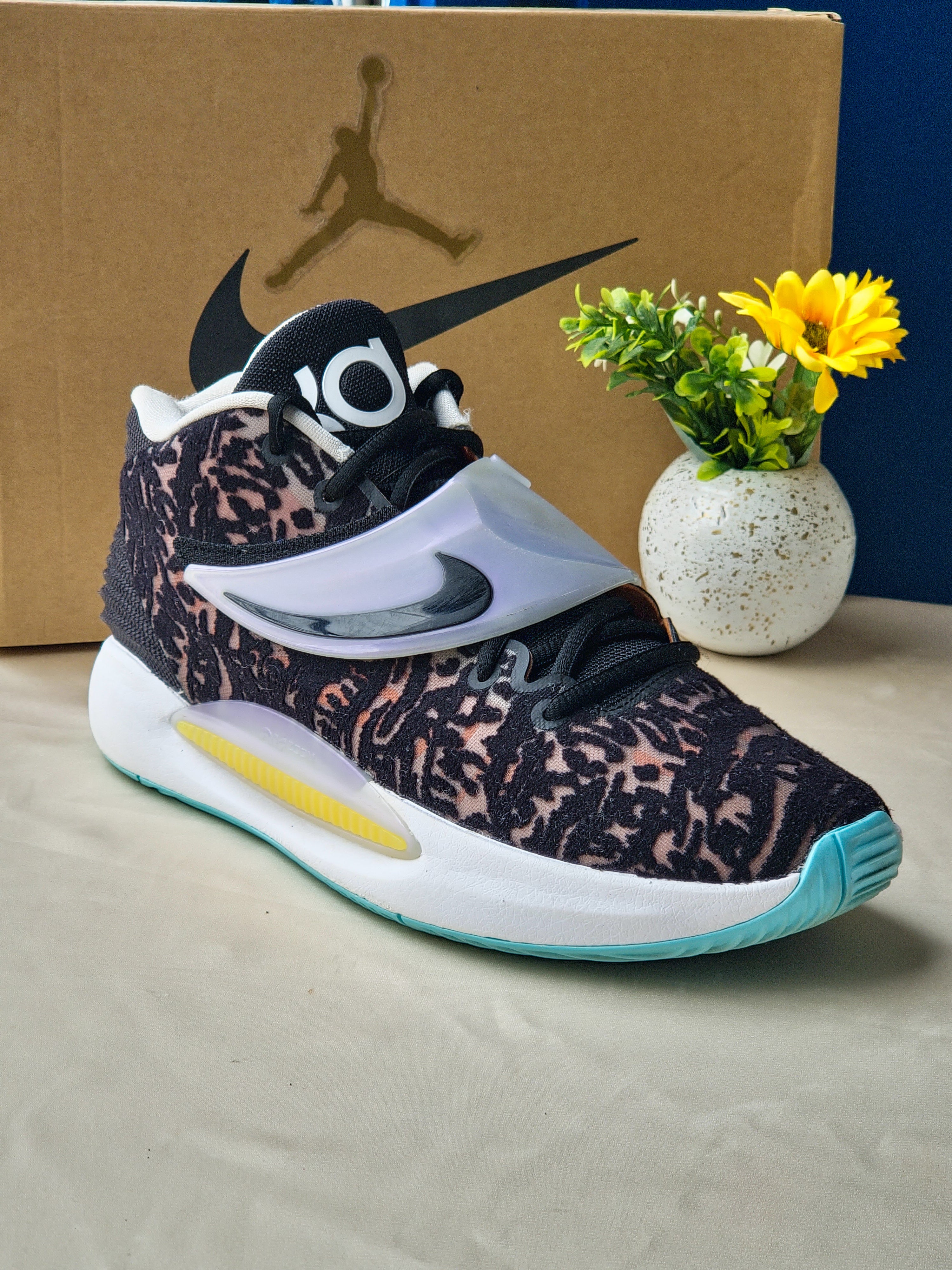 NIKE
