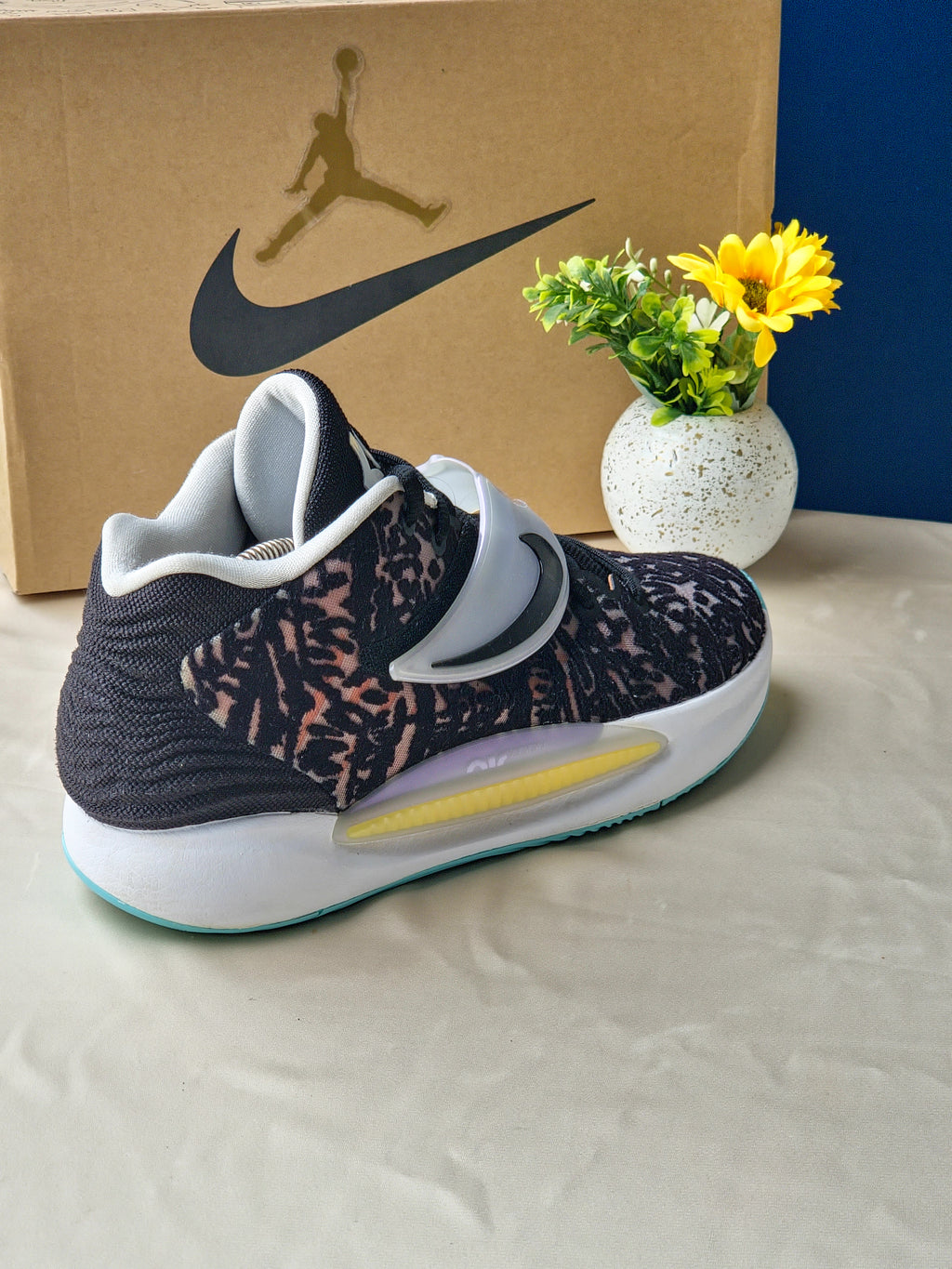 NIKE