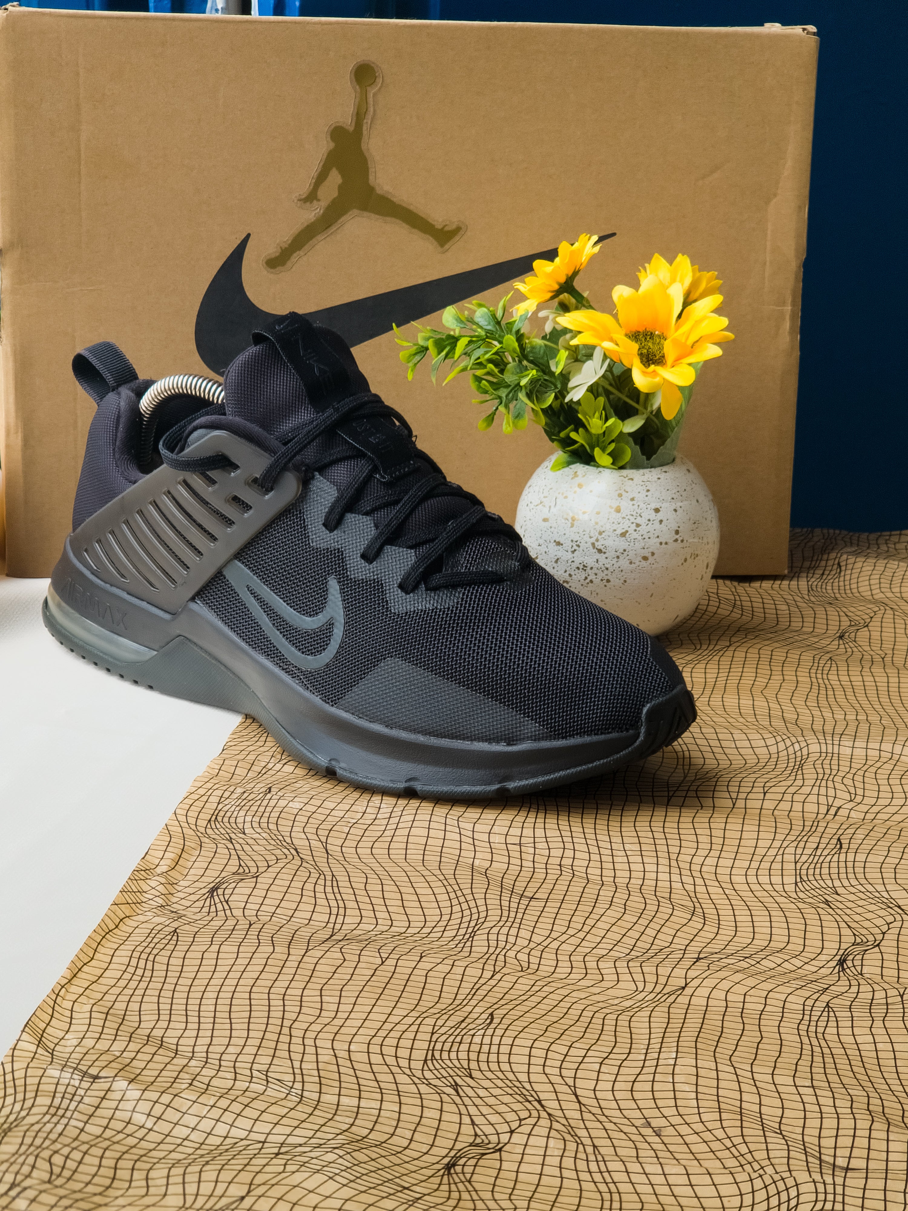 NIKE