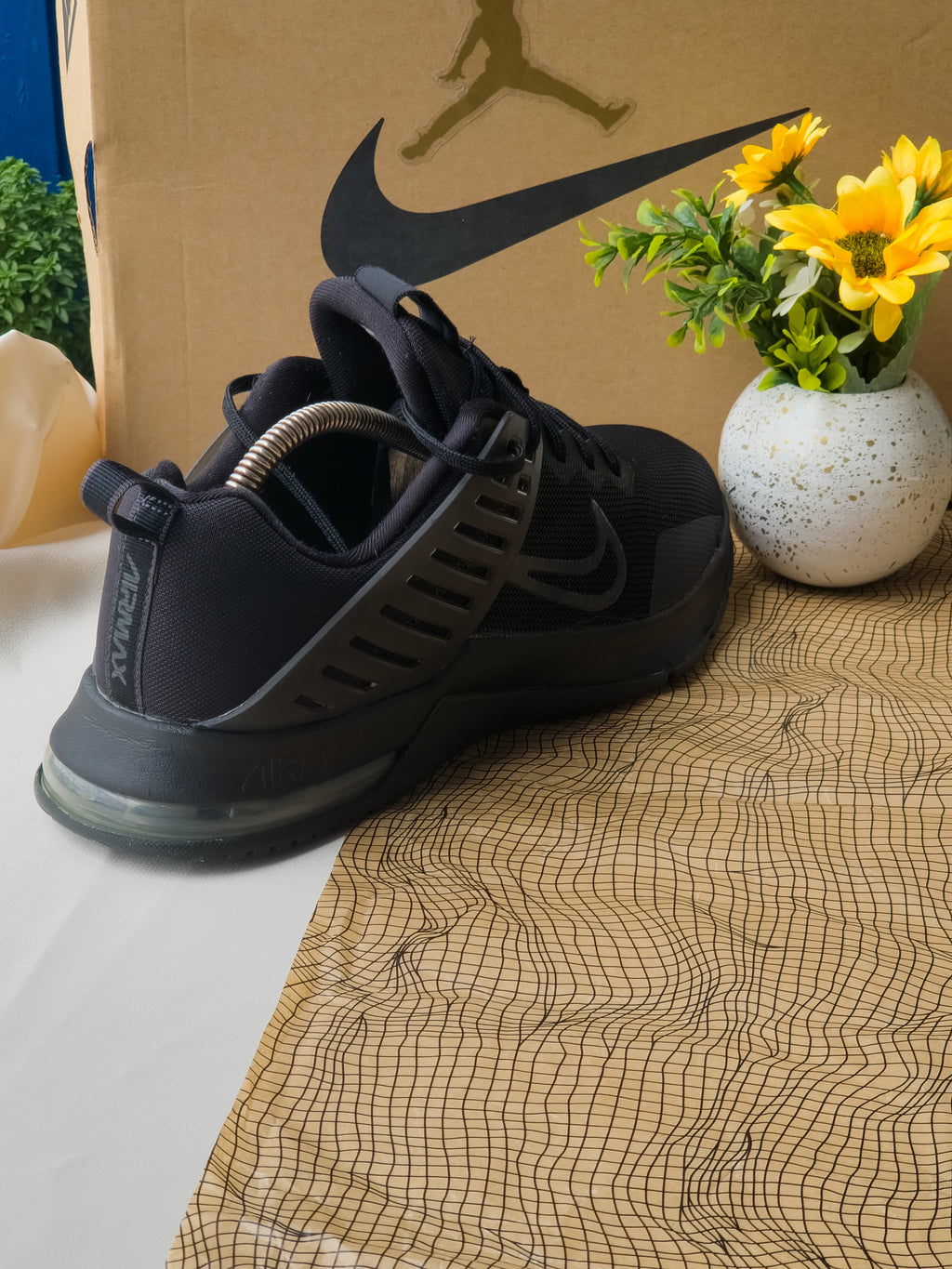 NIKE