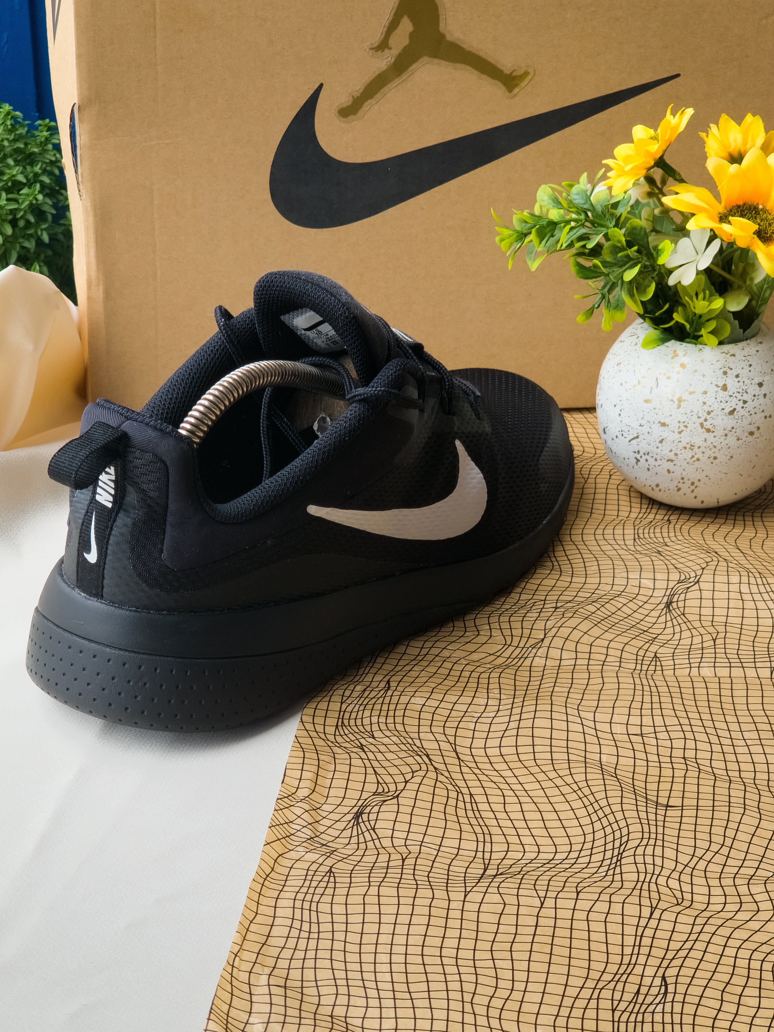 NIKE