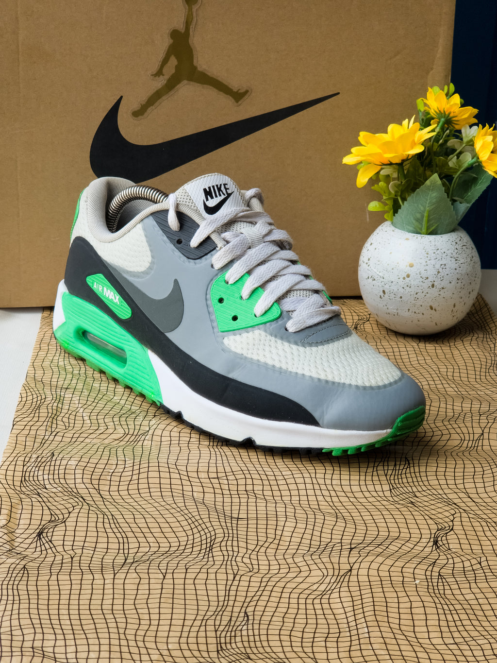 NIKE