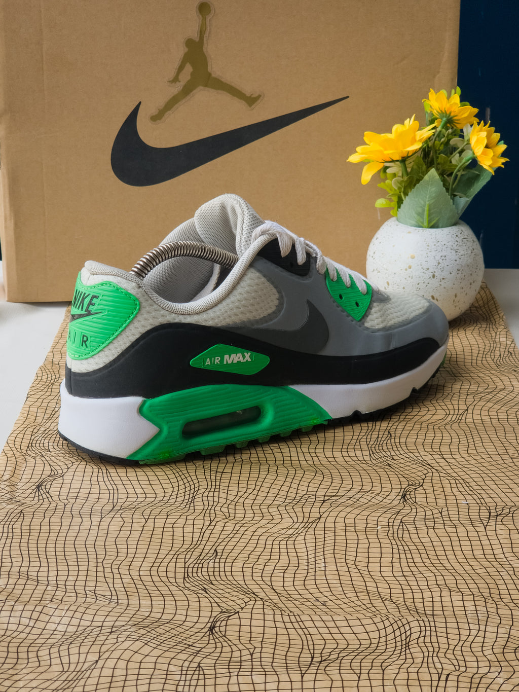 NIKE
