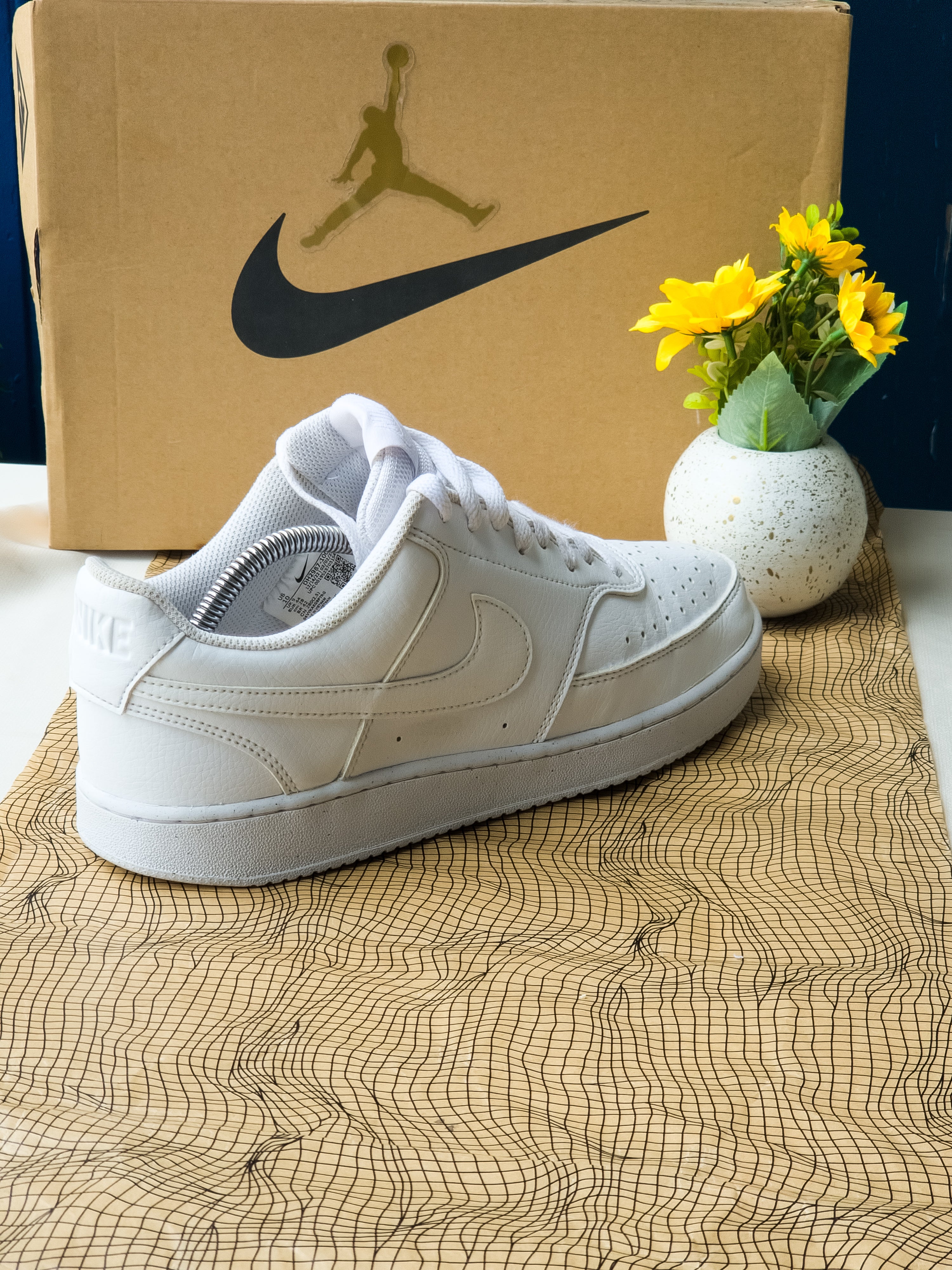 NIKE