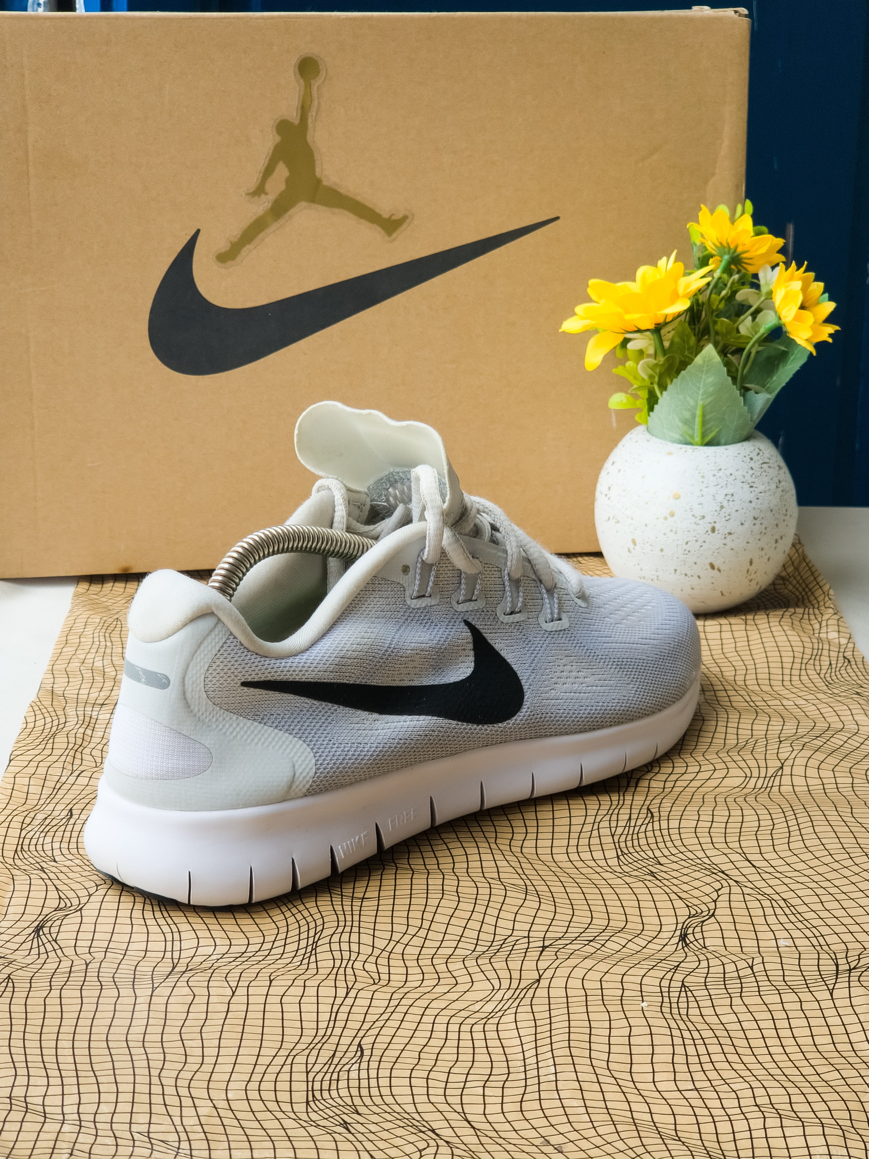 NIKE