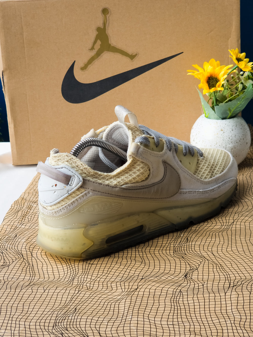 NIKE