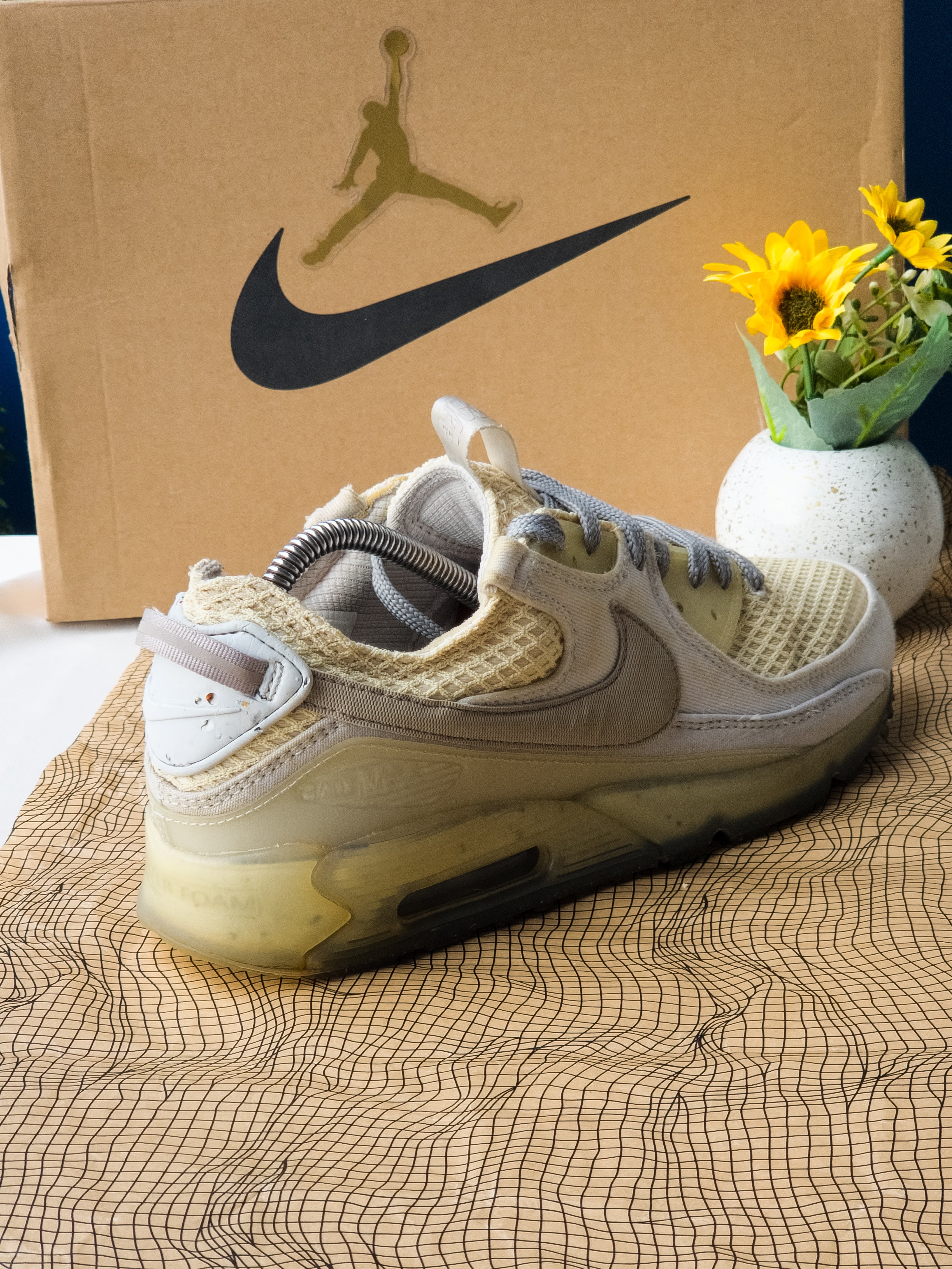 NIKE