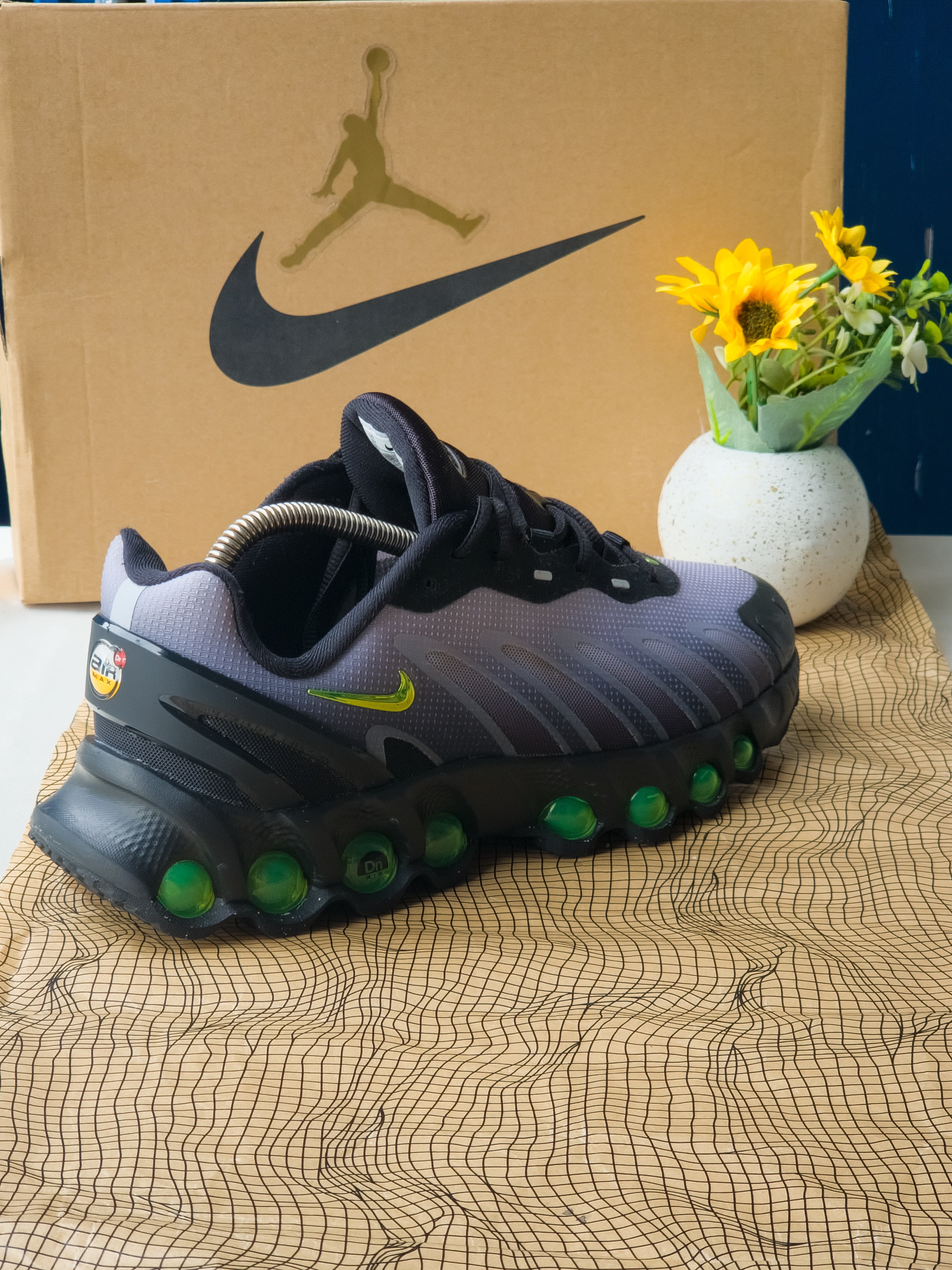 NIKE