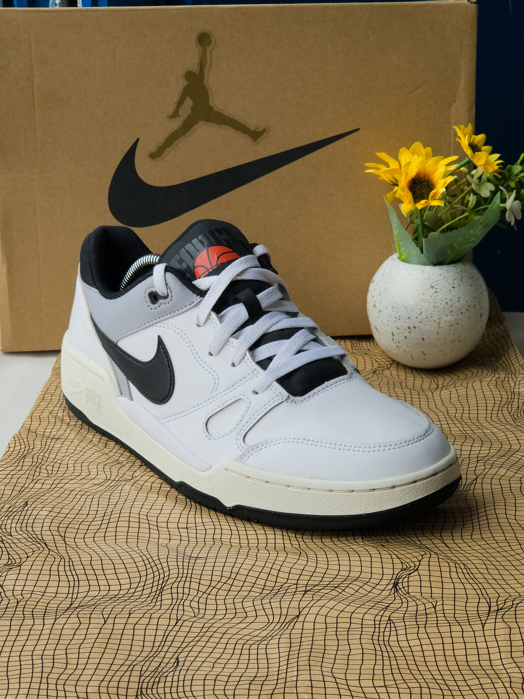NIKE