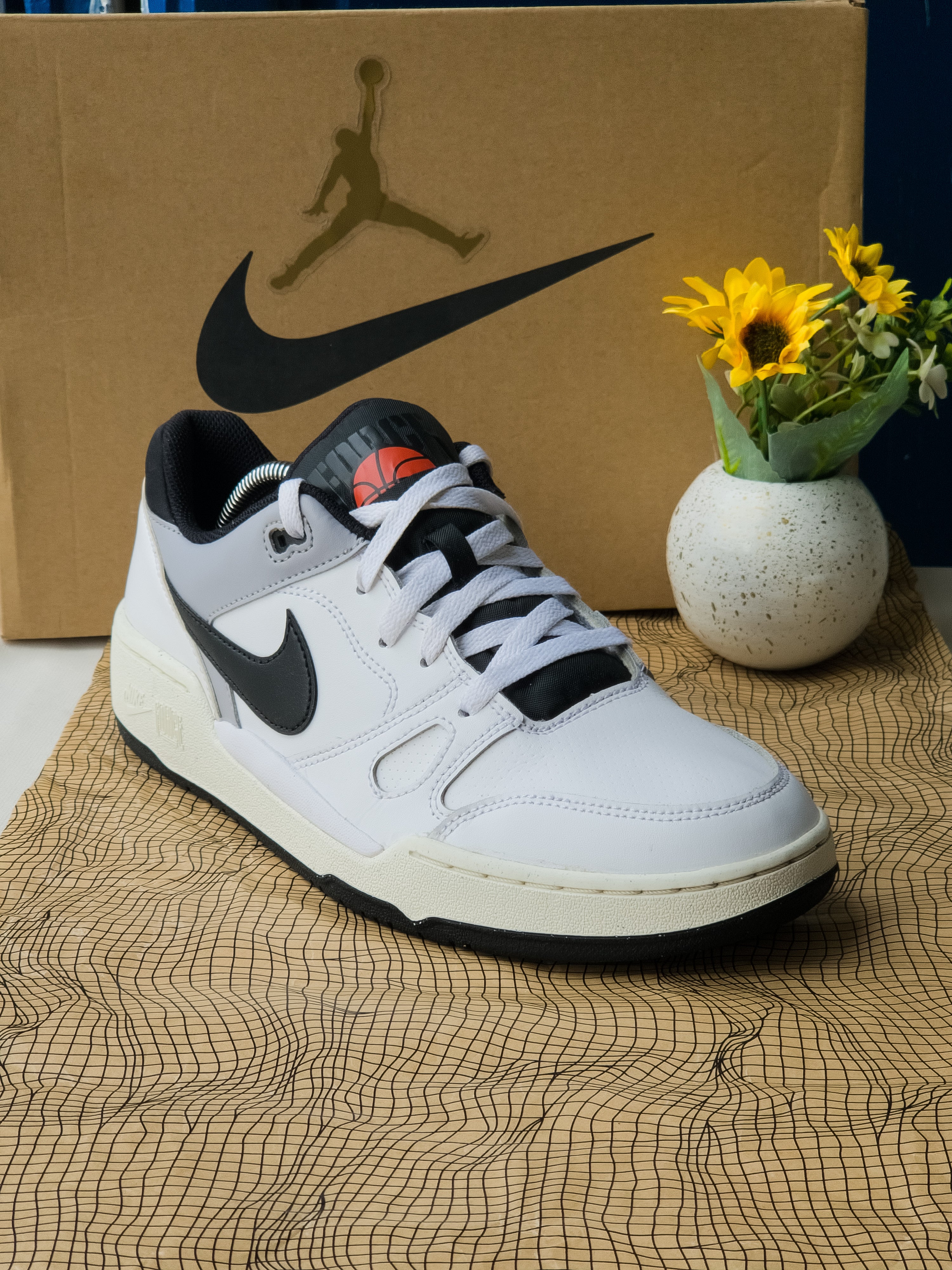 NIKE