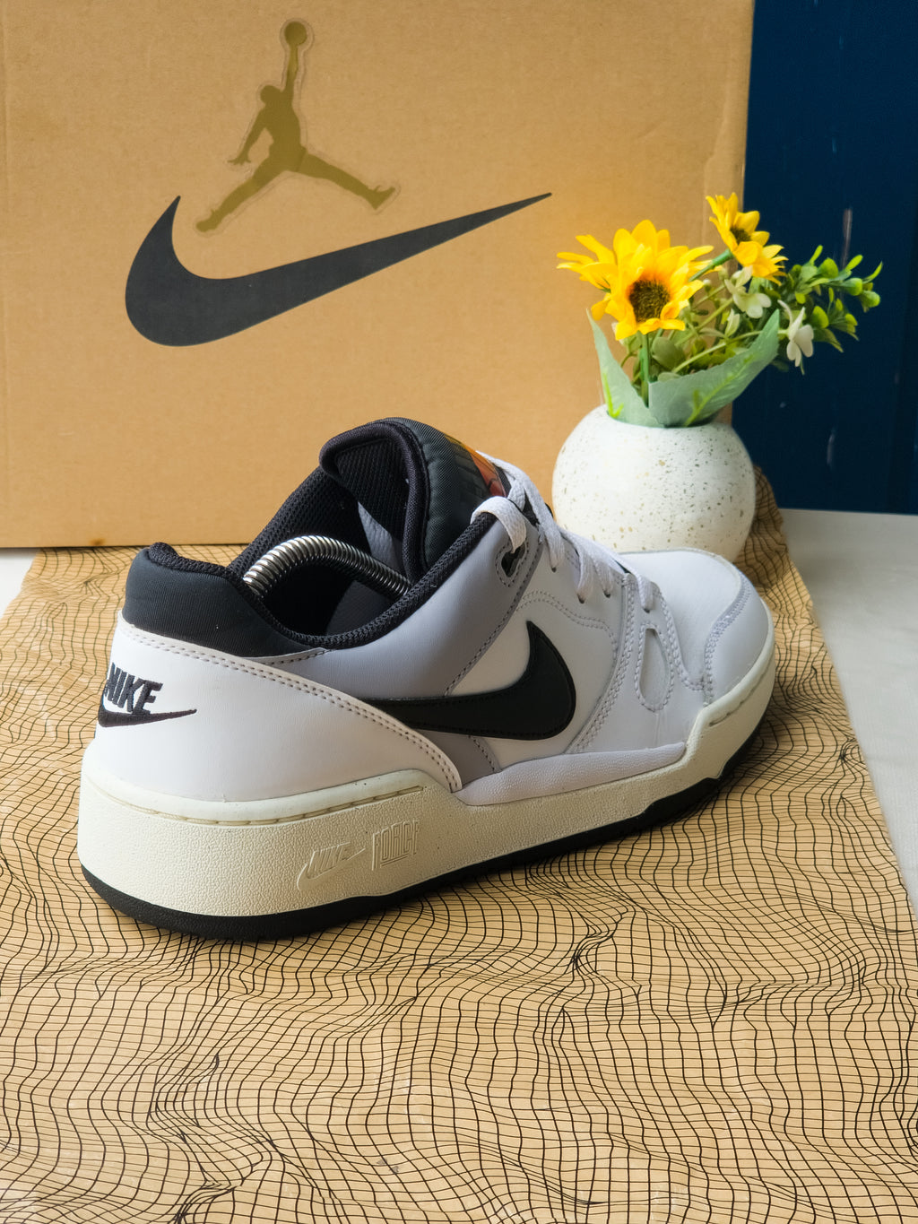 NIKE