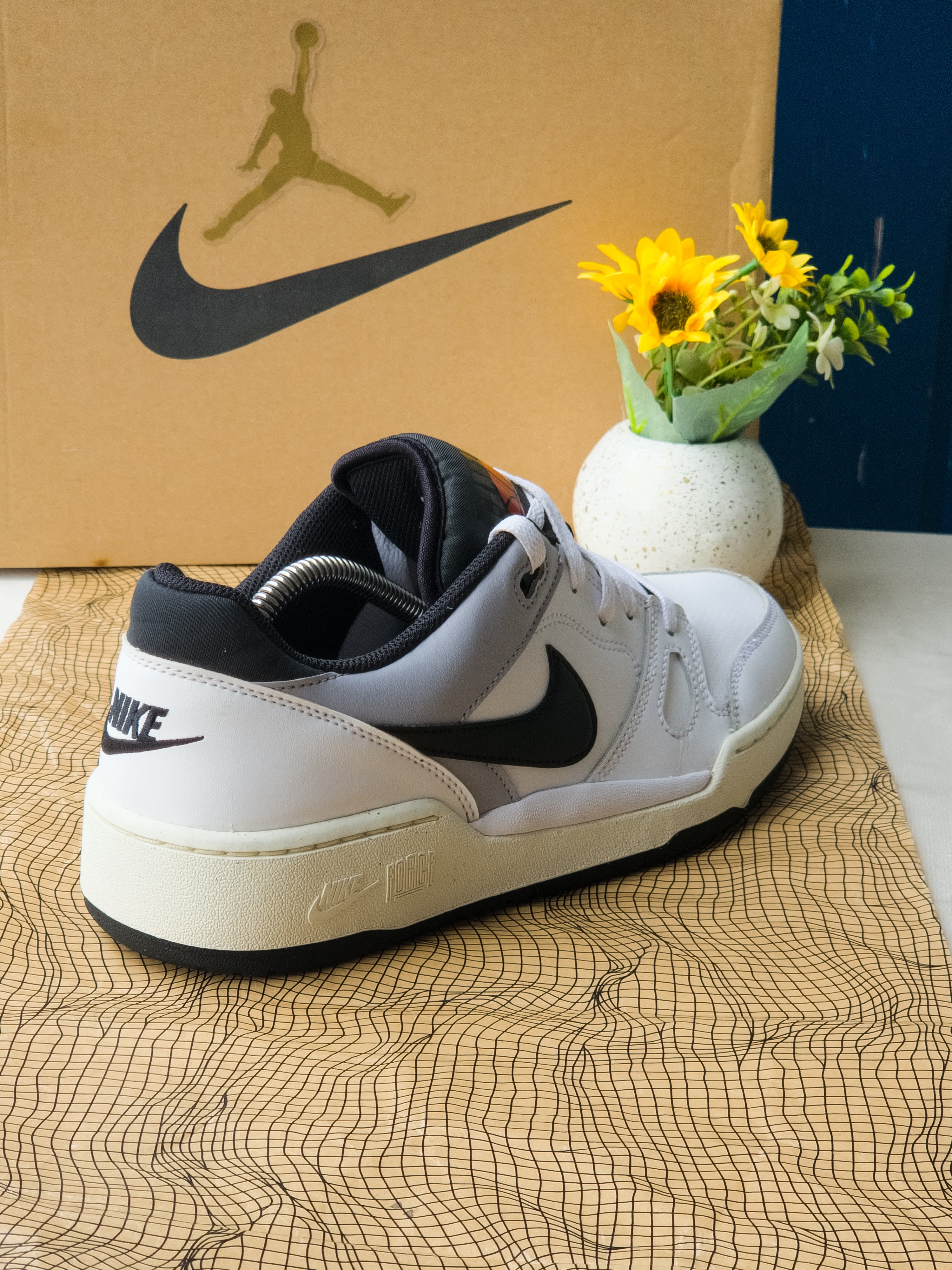 NIKE