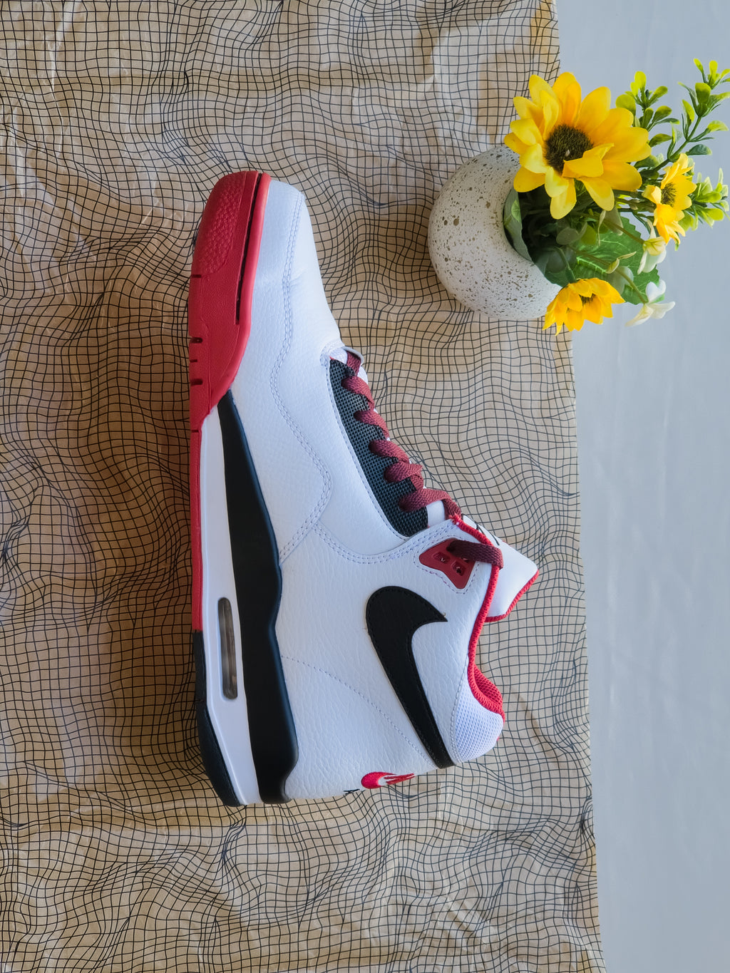 NIKE