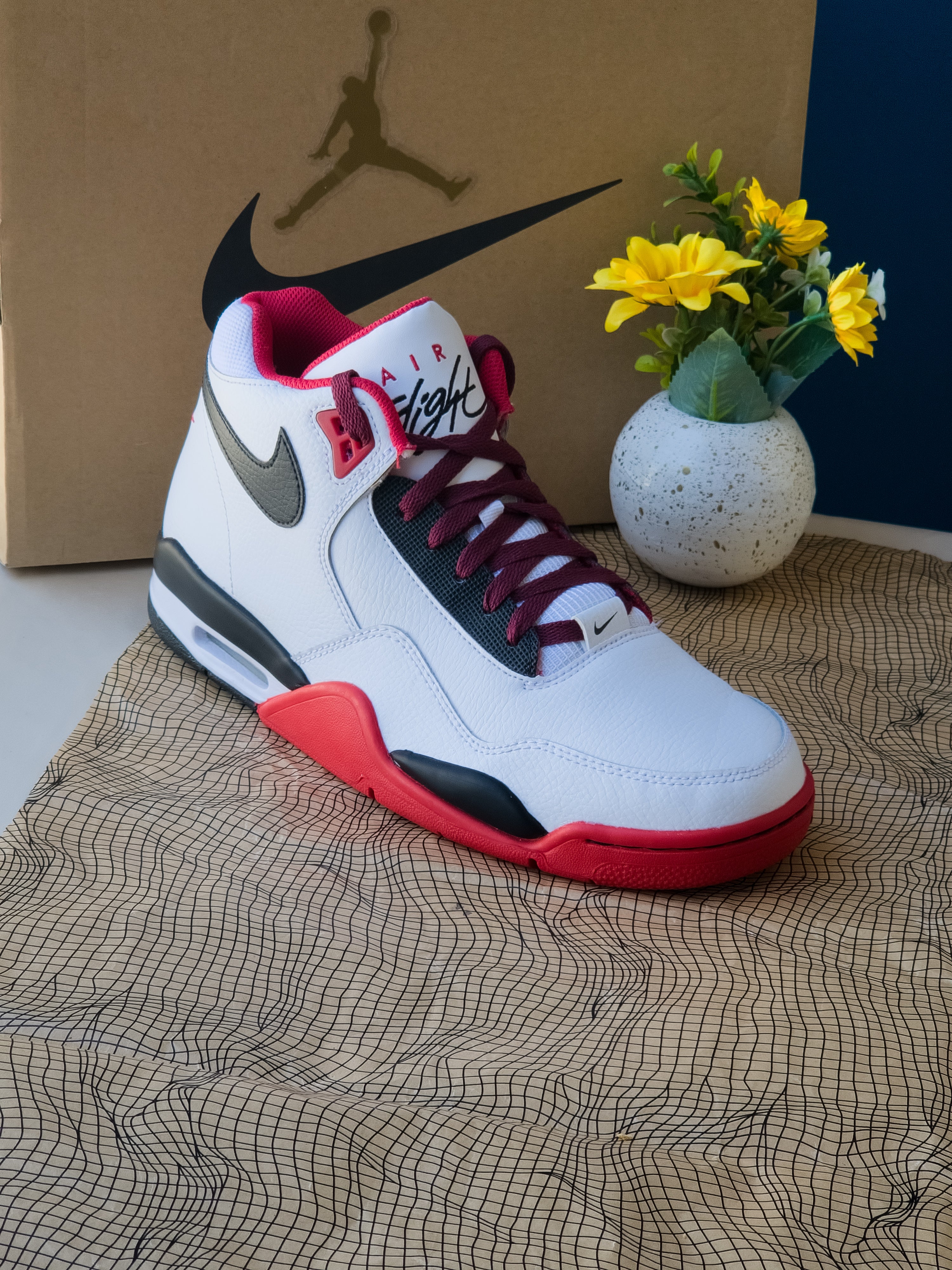 NIKE