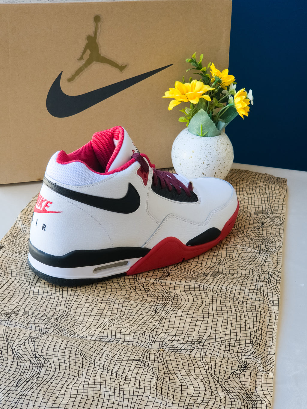 NIKE
