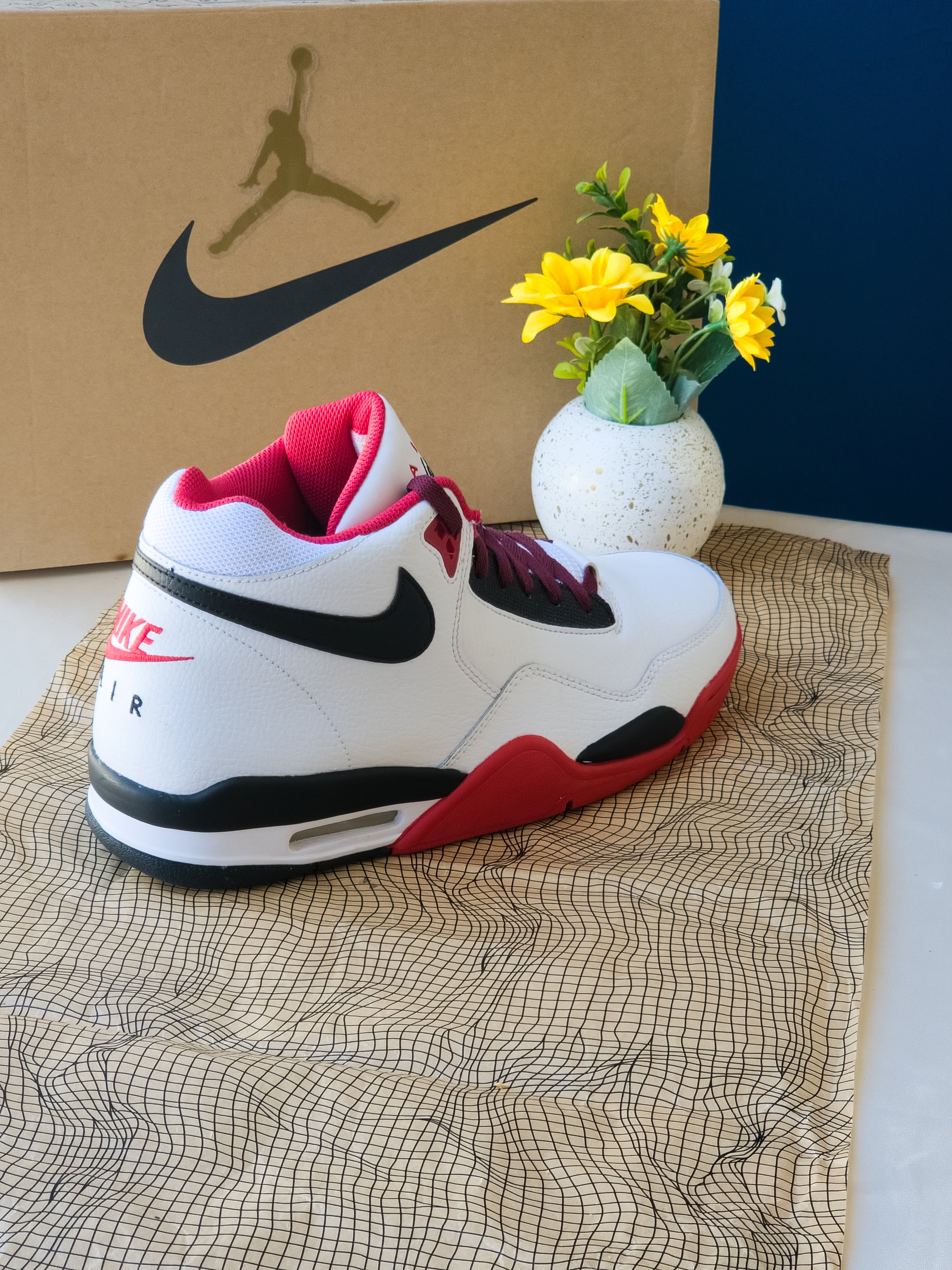 NIKE