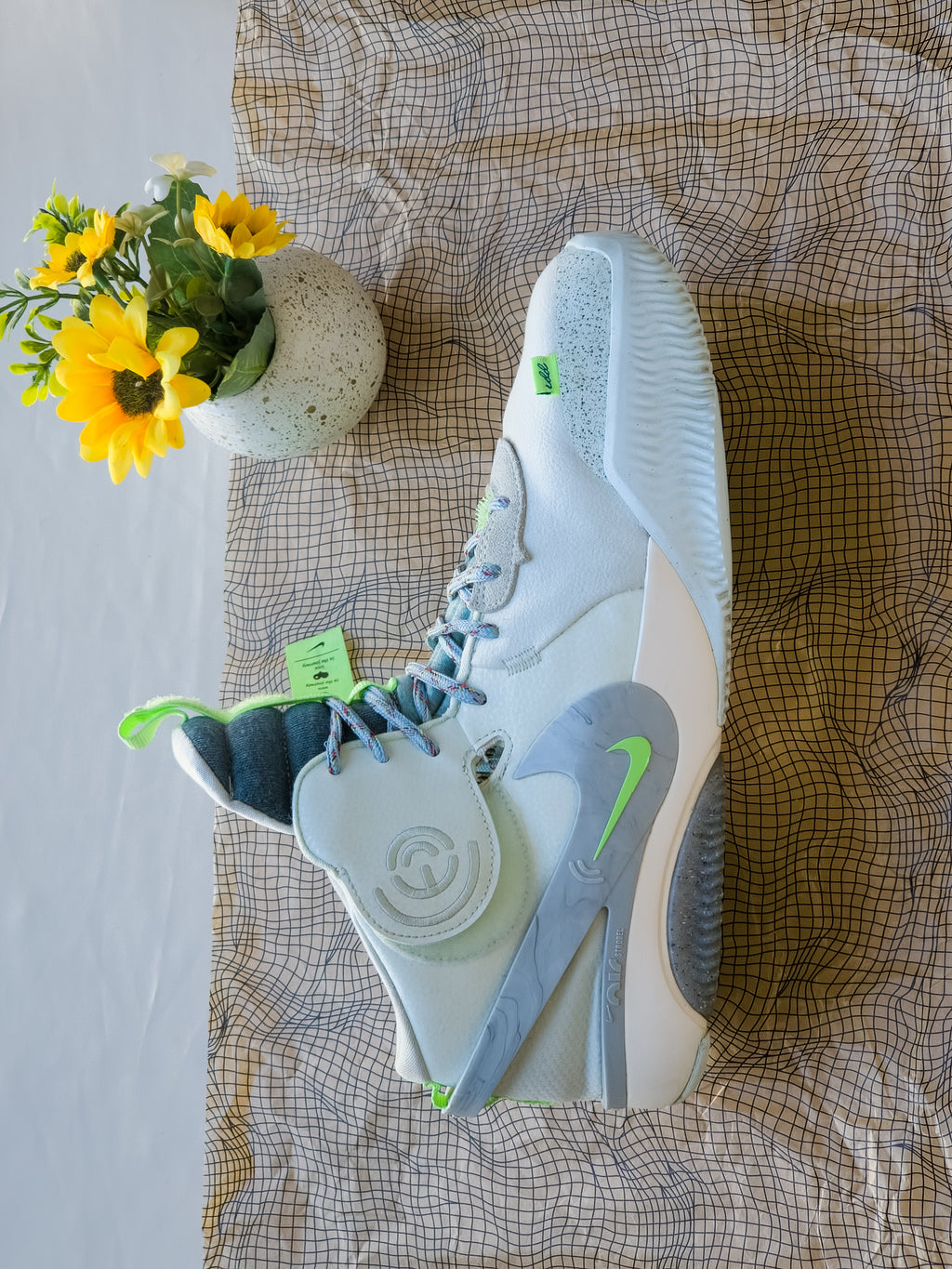 NIKE
