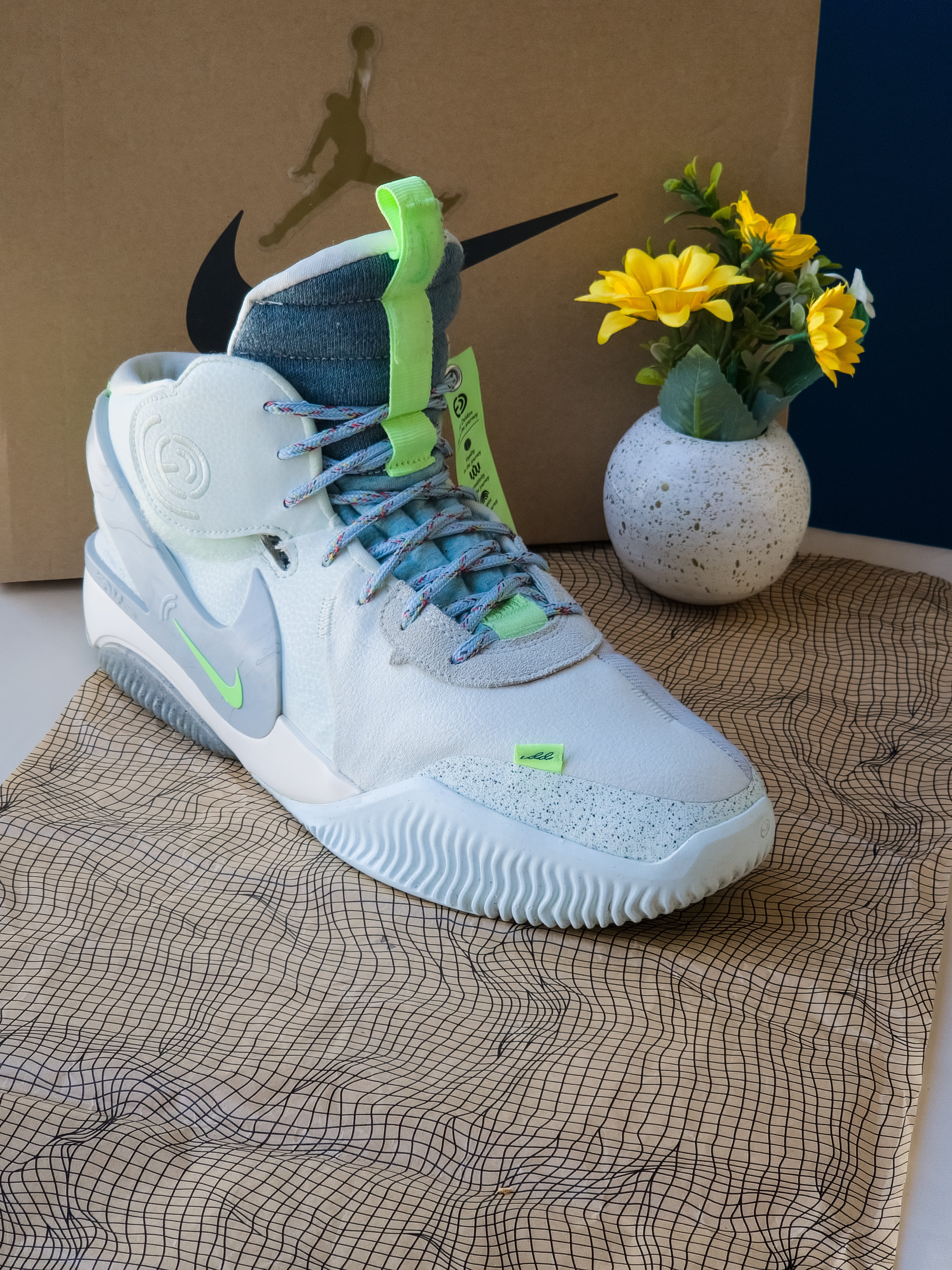 NIKE