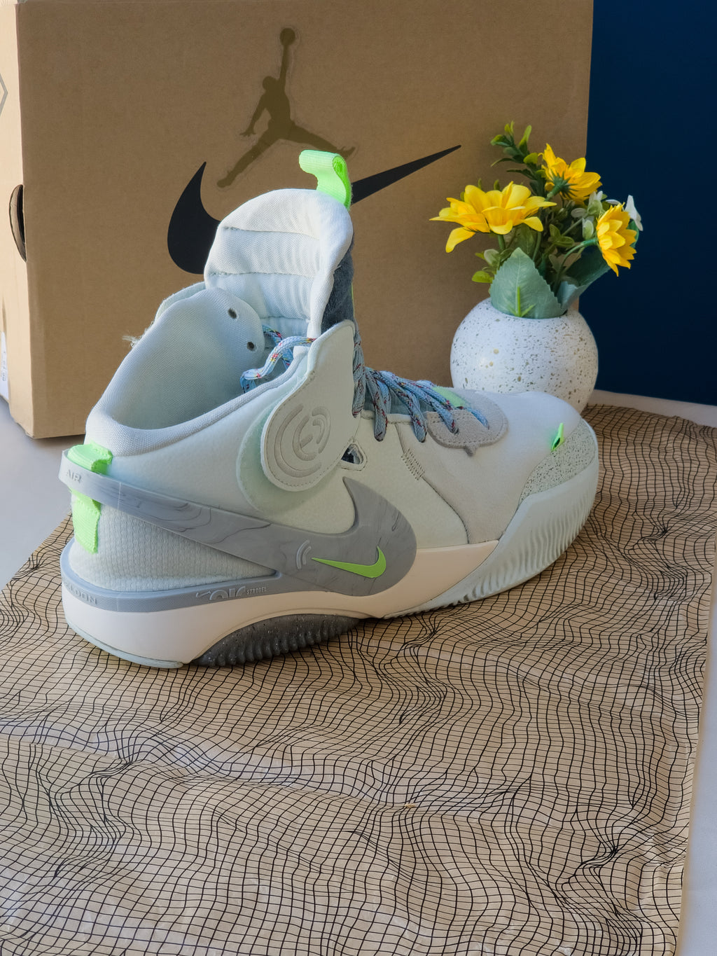 NIKE