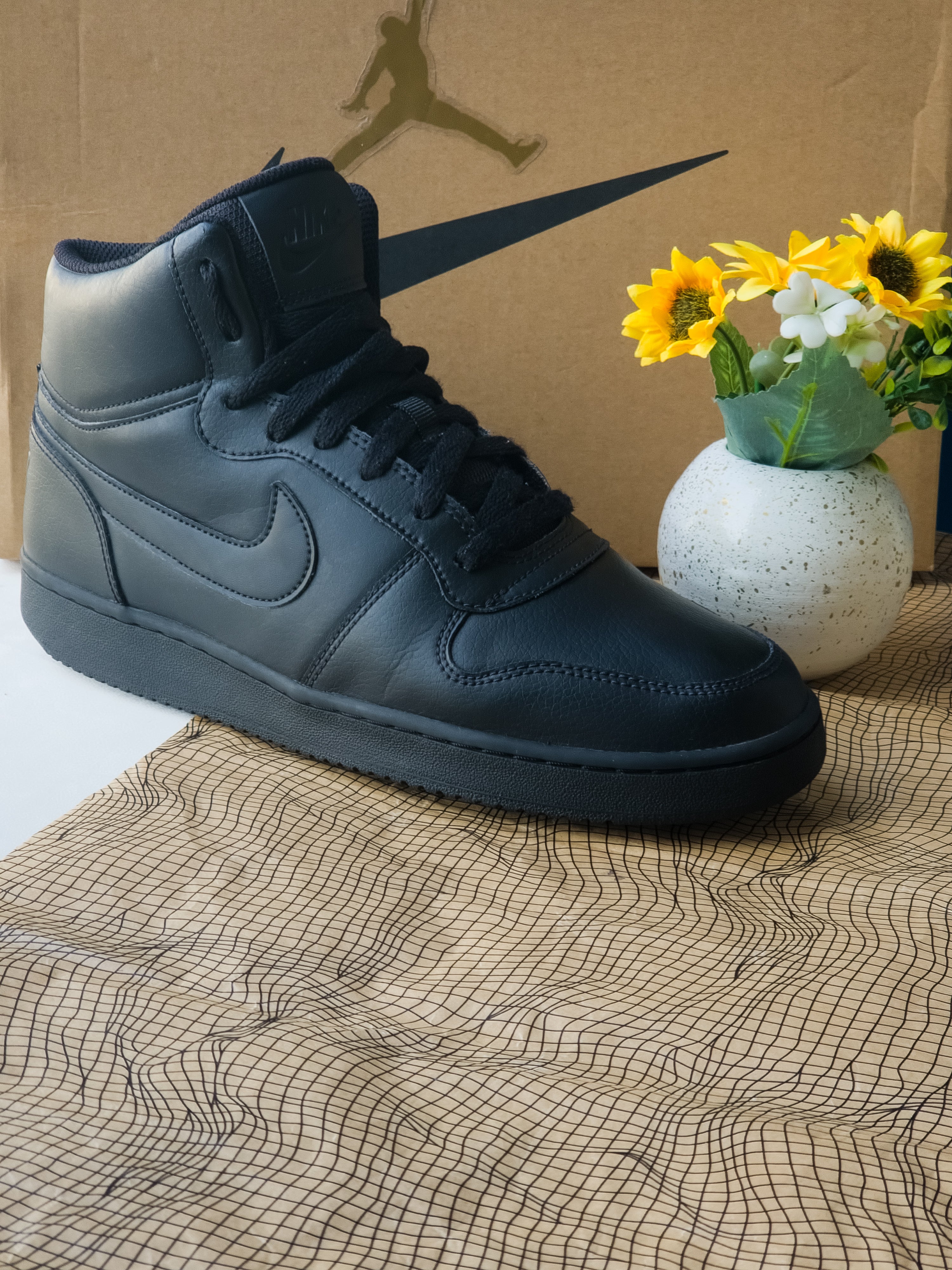 NIKE