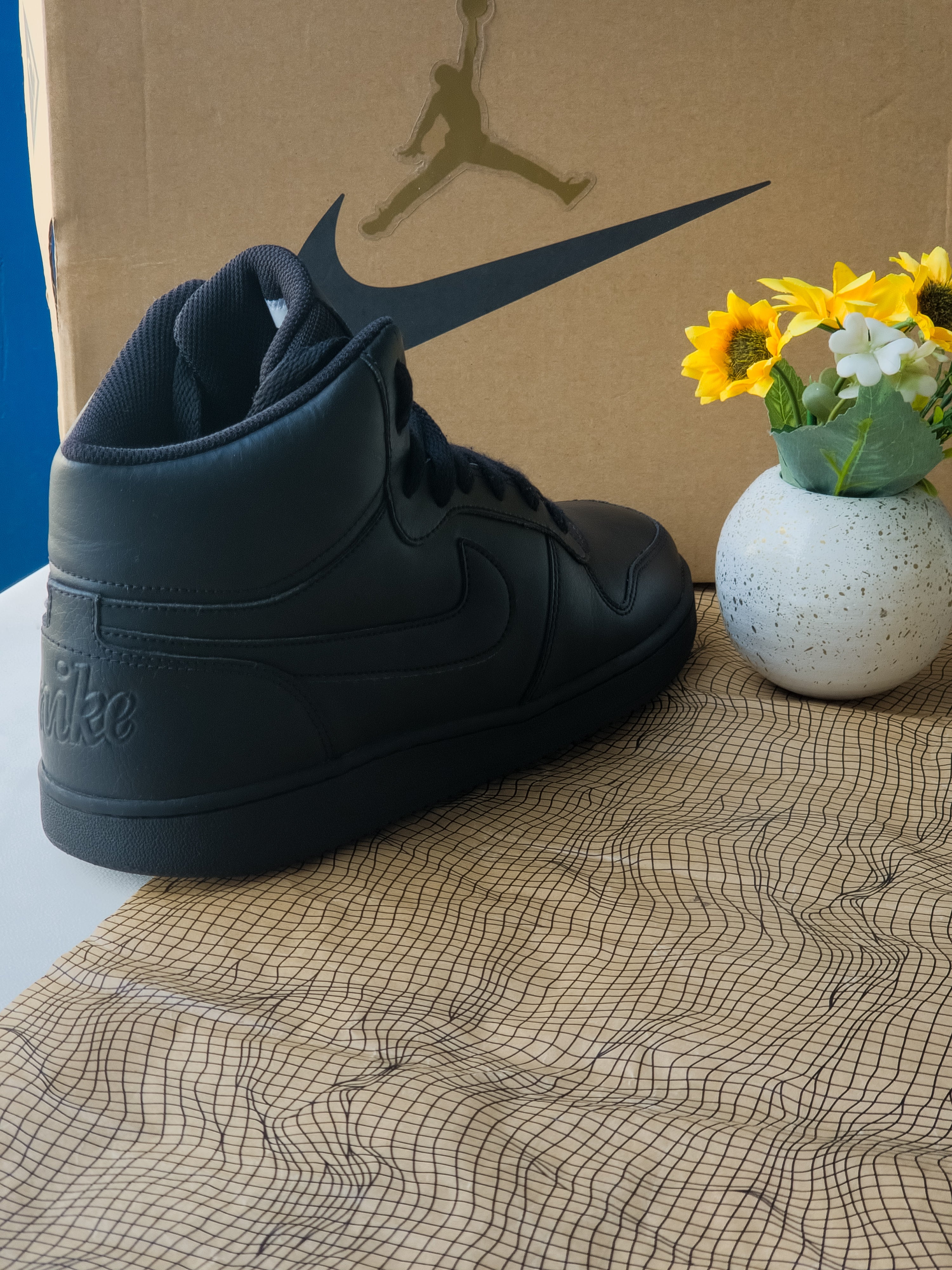 NIKE