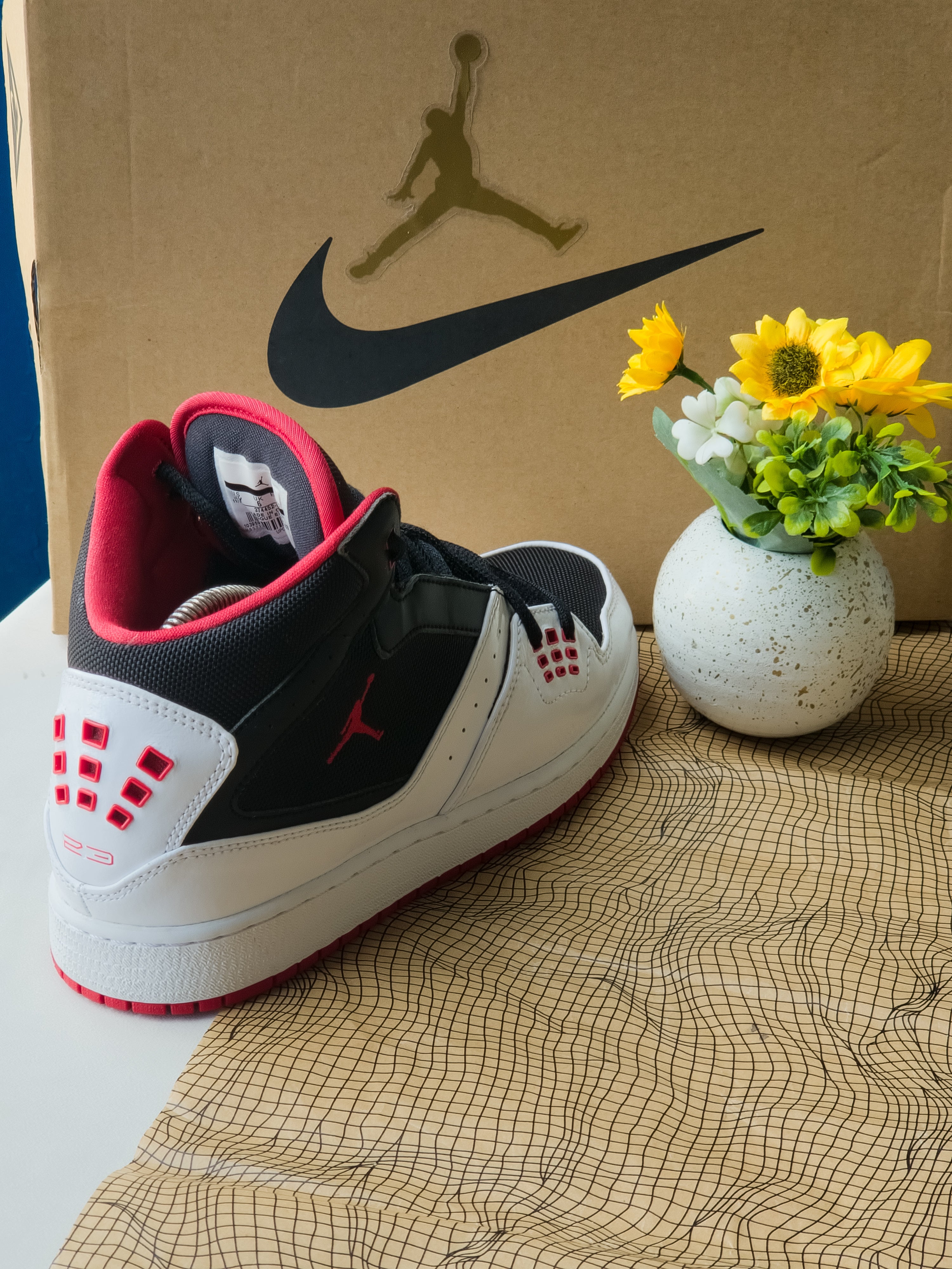 NIKE