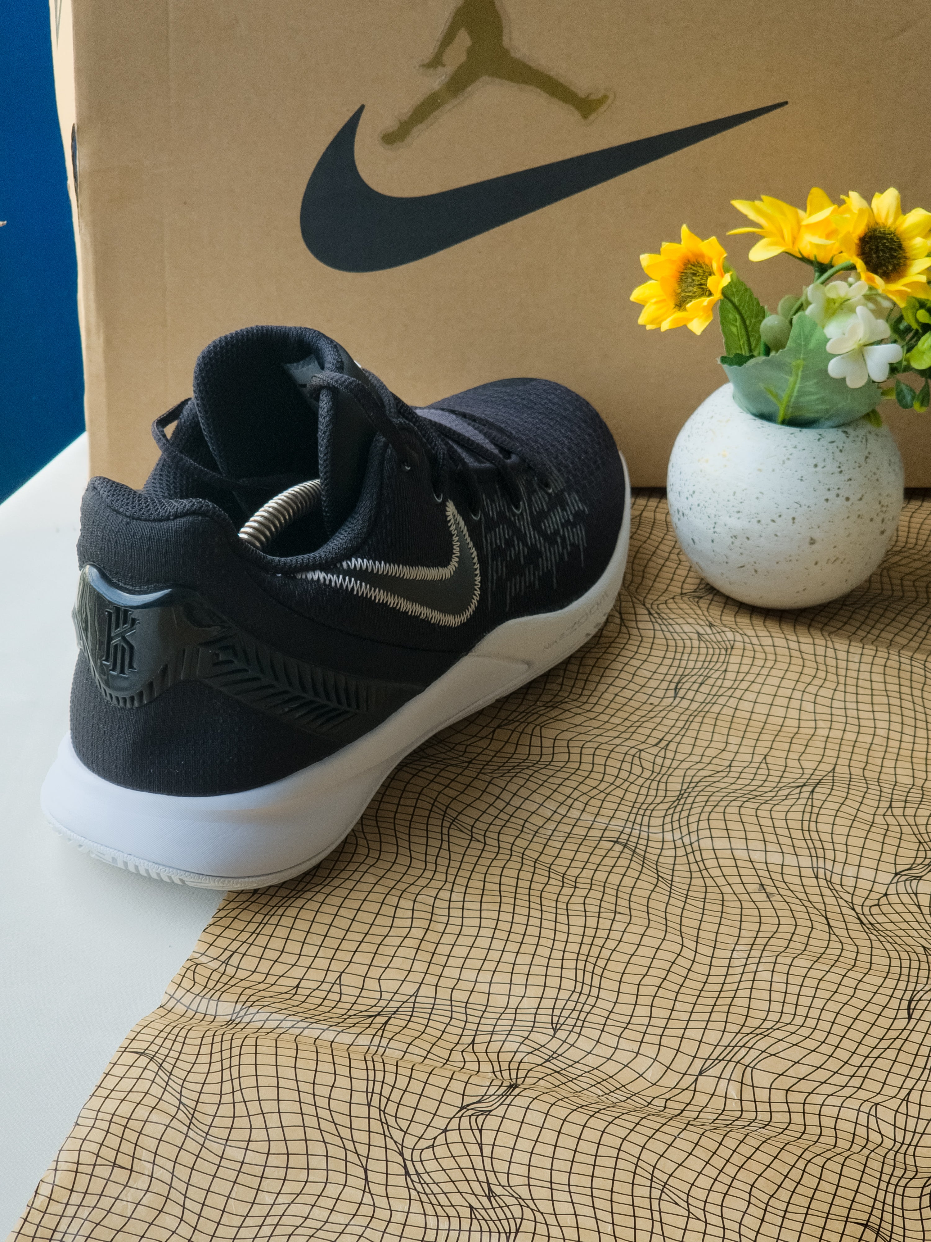 NIKE