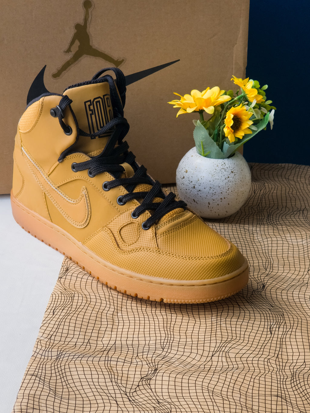 NIKE