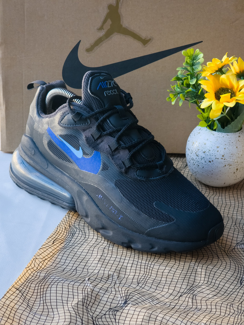 NIKE