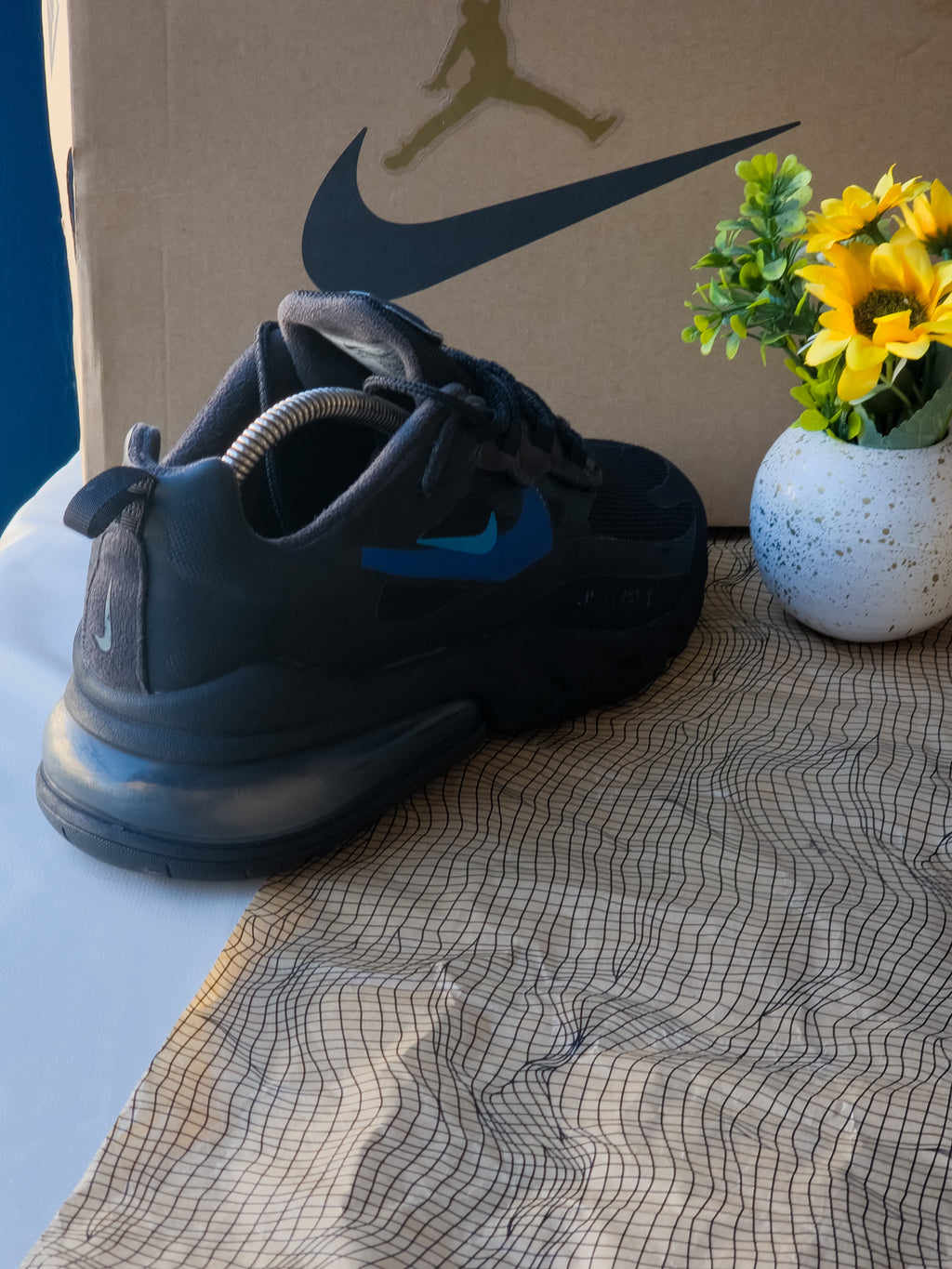 NIKE