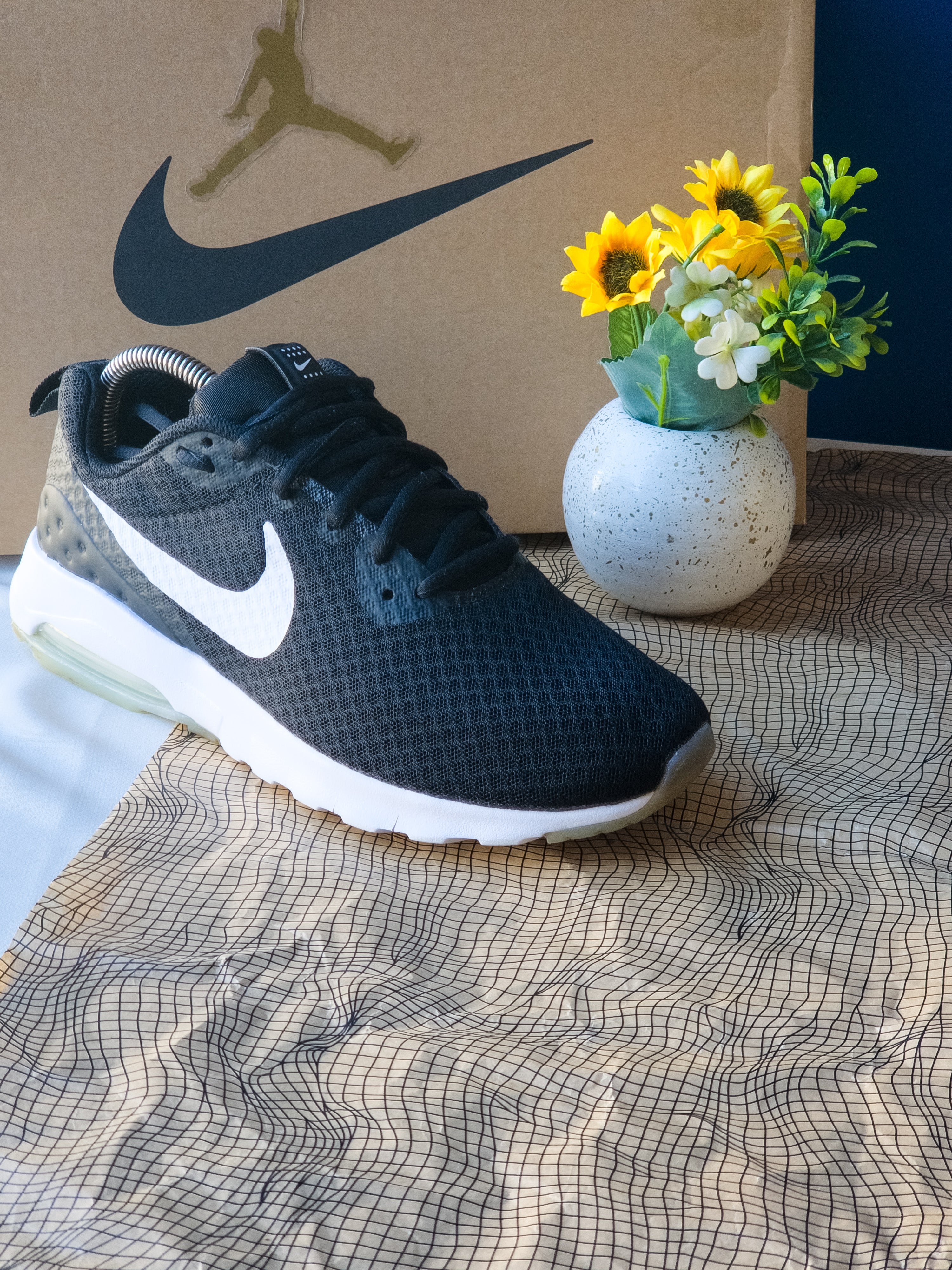 NIKE