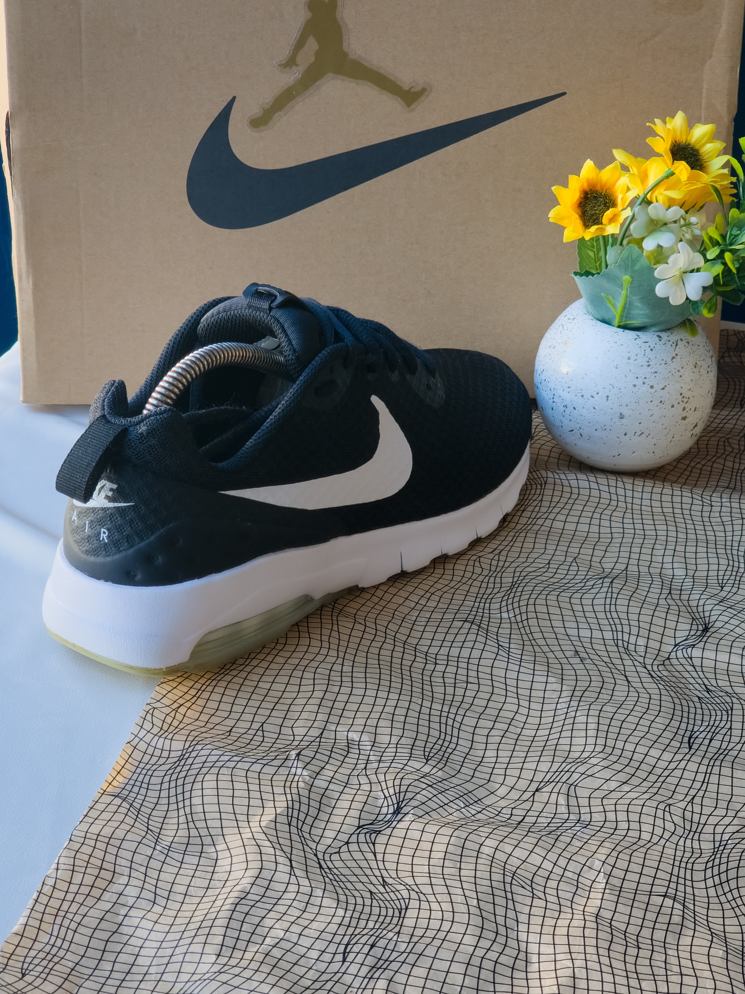 NIKE