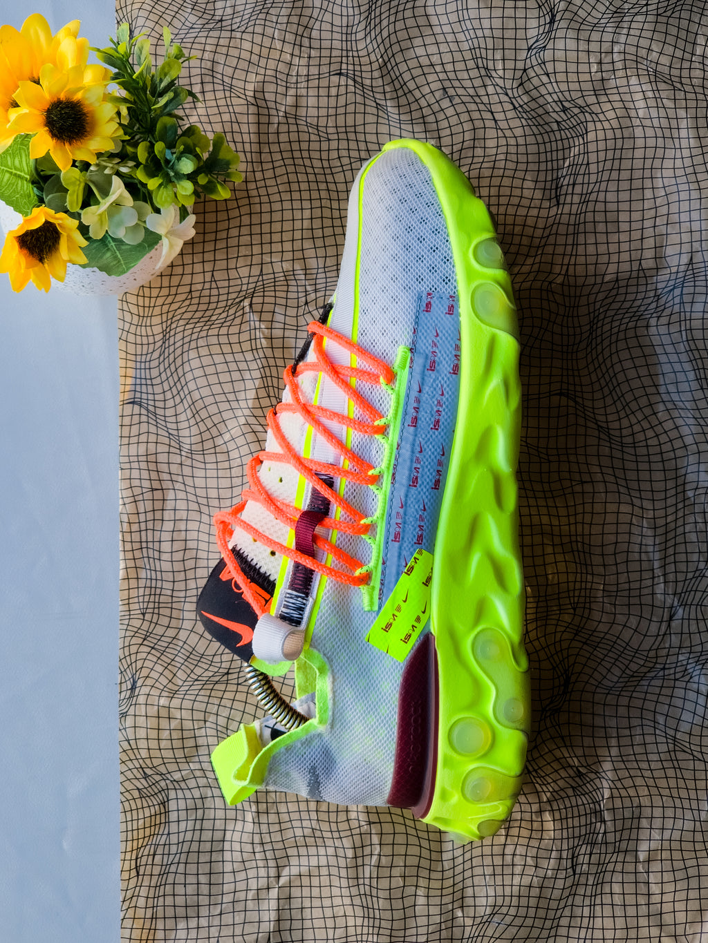 NIKE