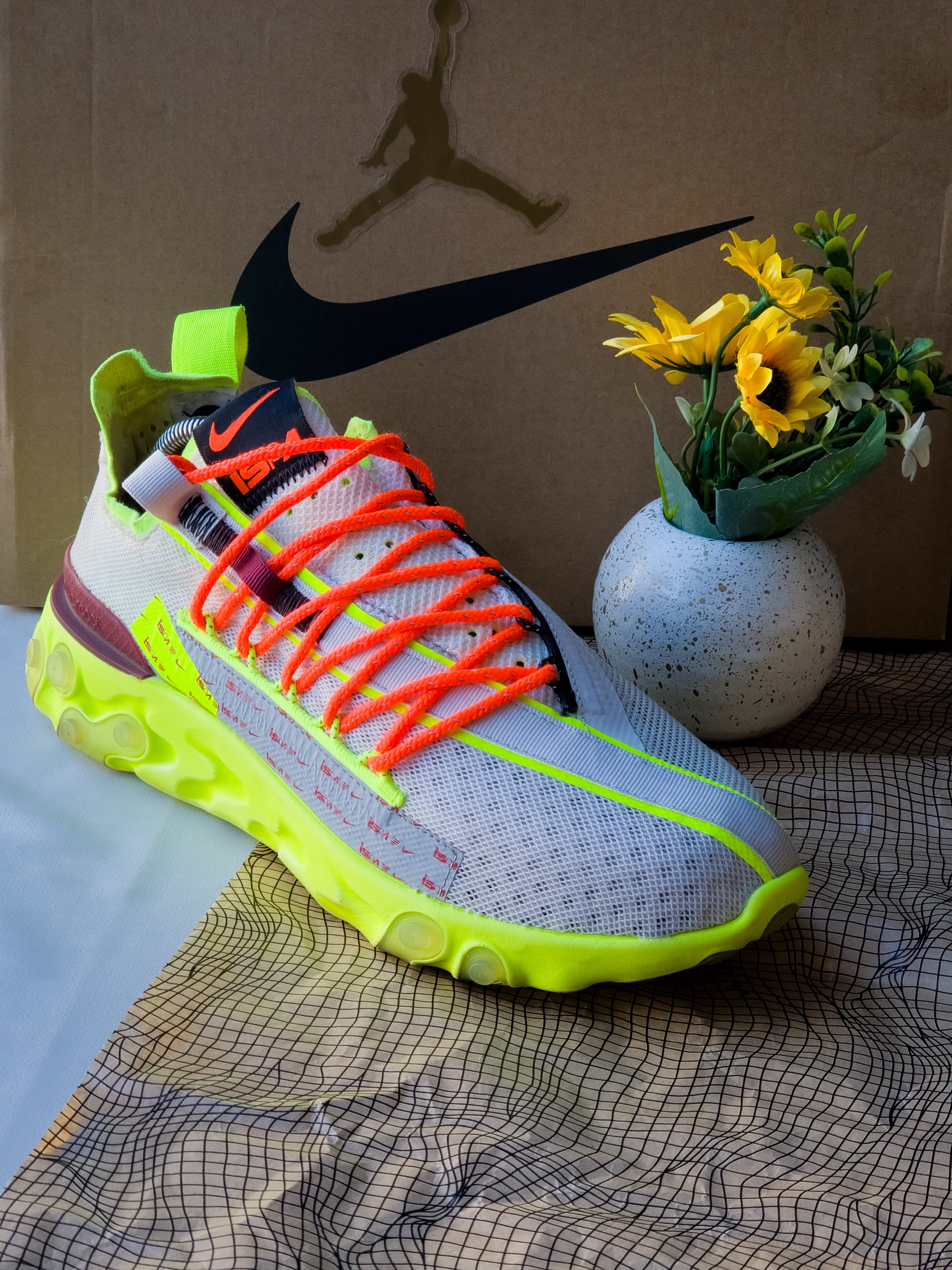 NIKE