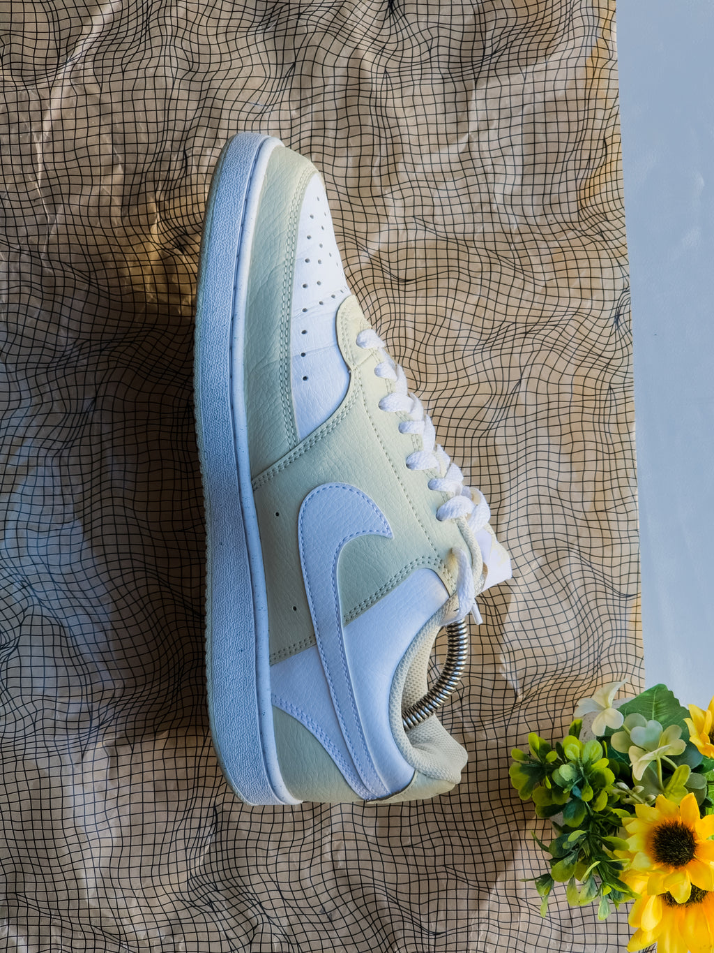 NIKE