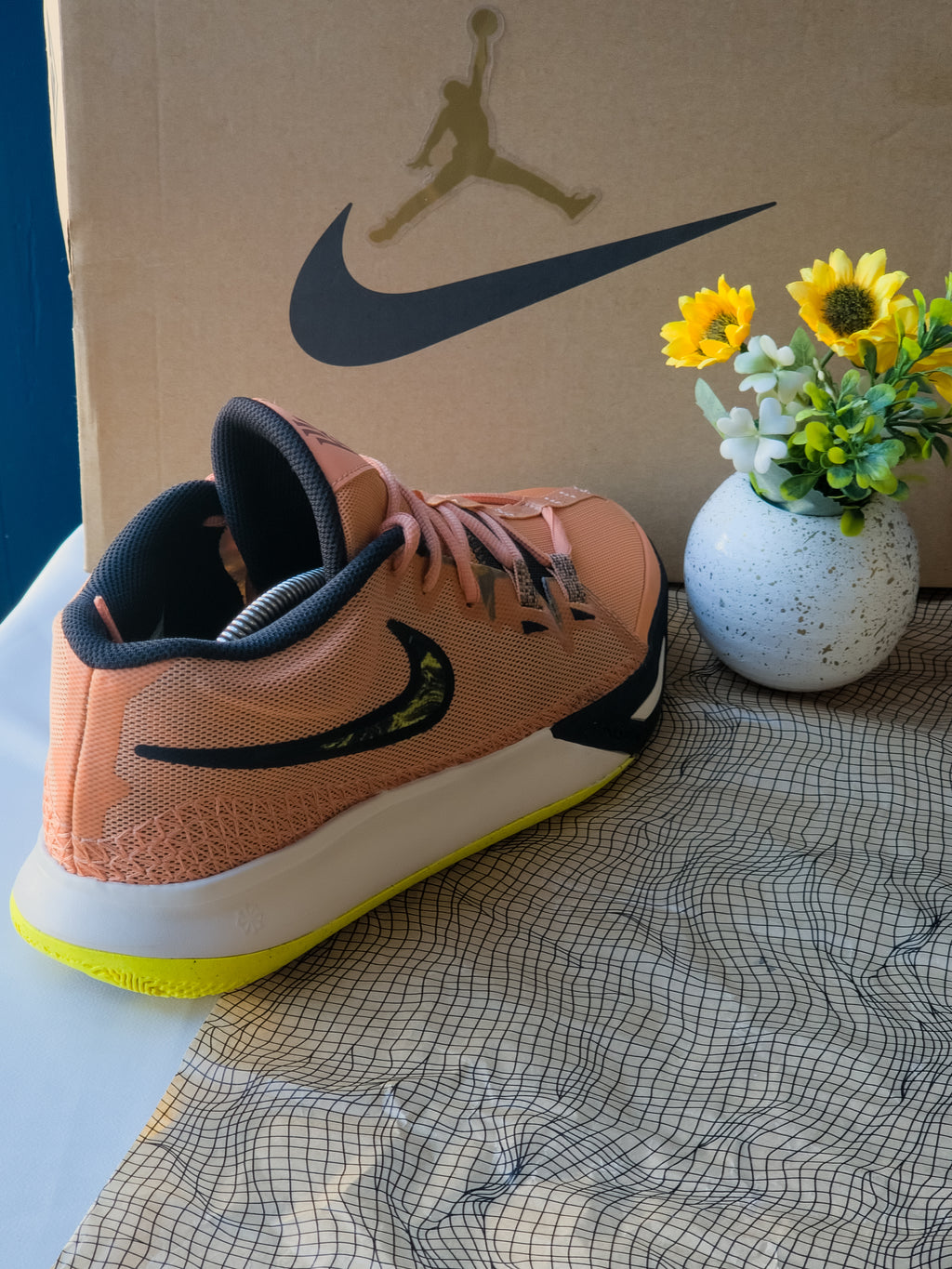 NIKE