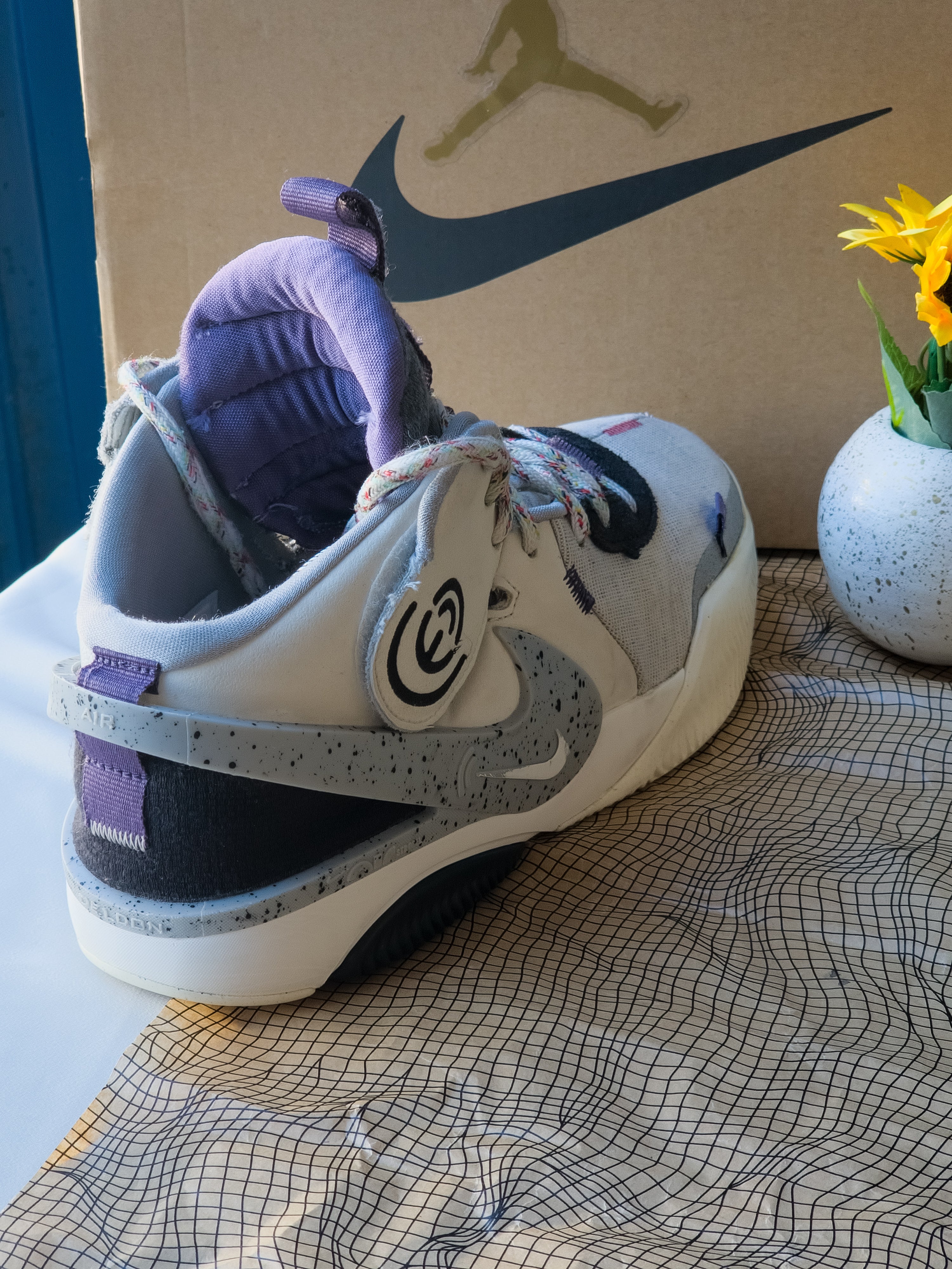 NIKE