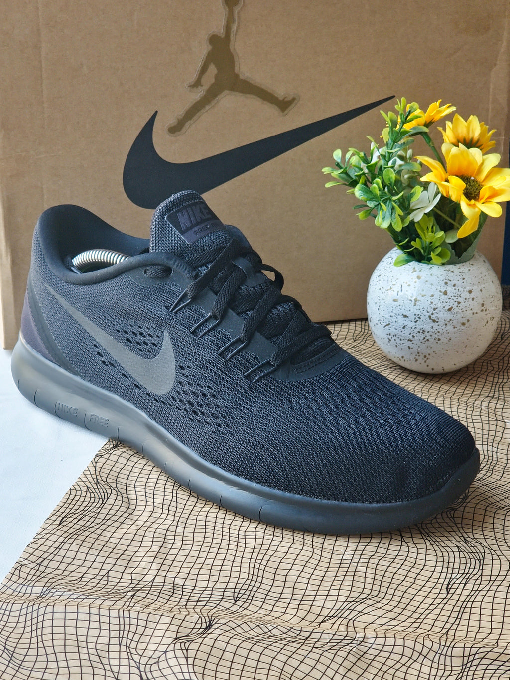 NIKE