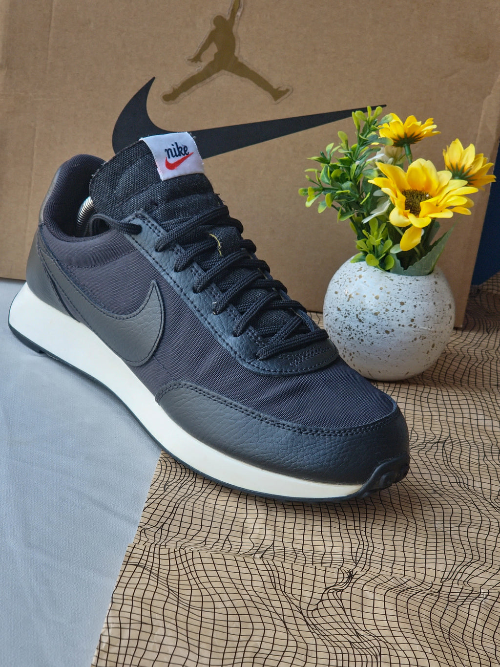 NIKE