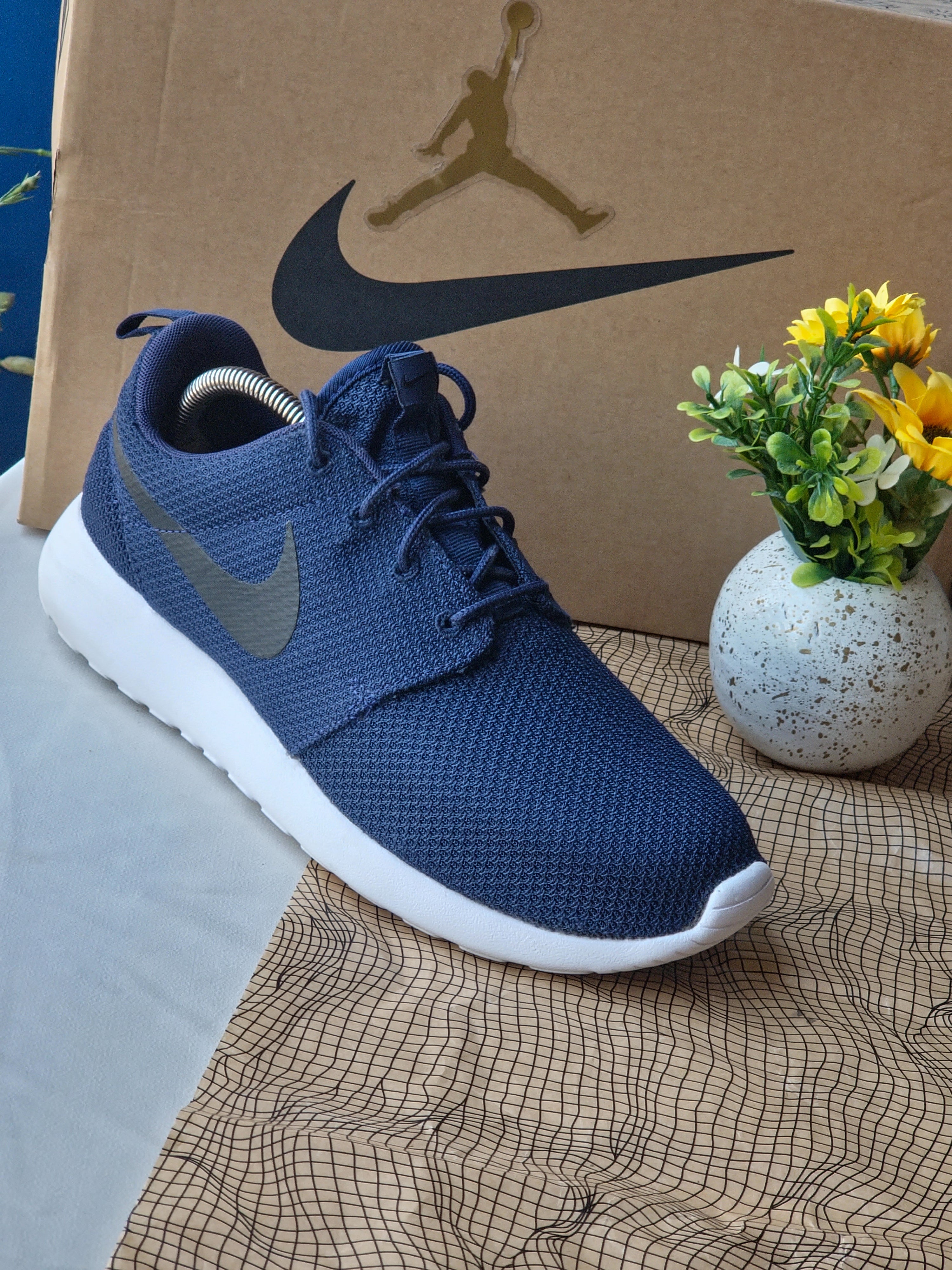NIKE