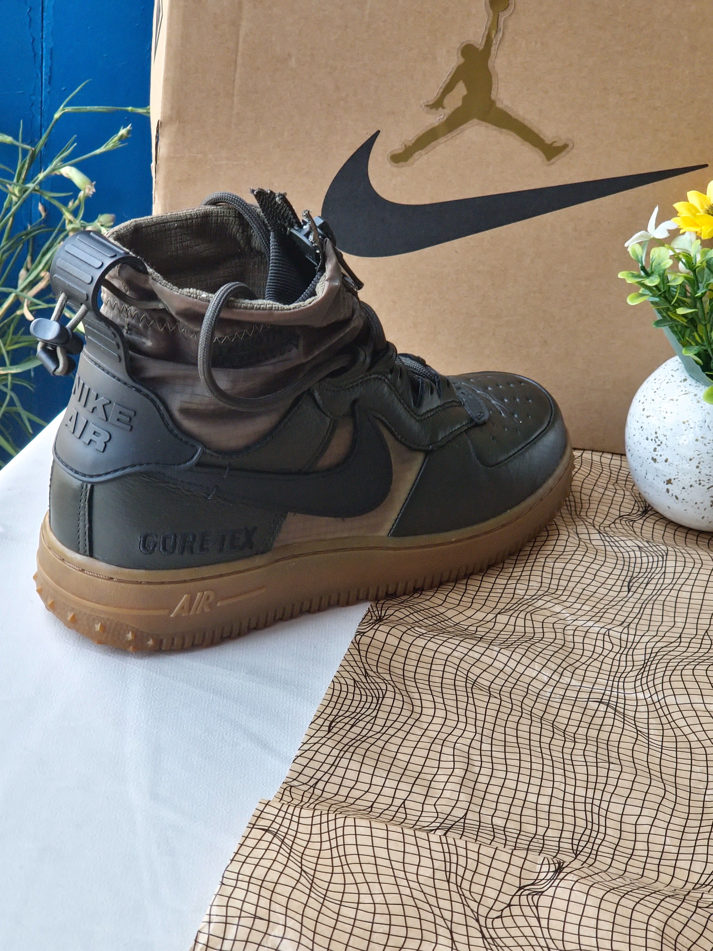 NIKE