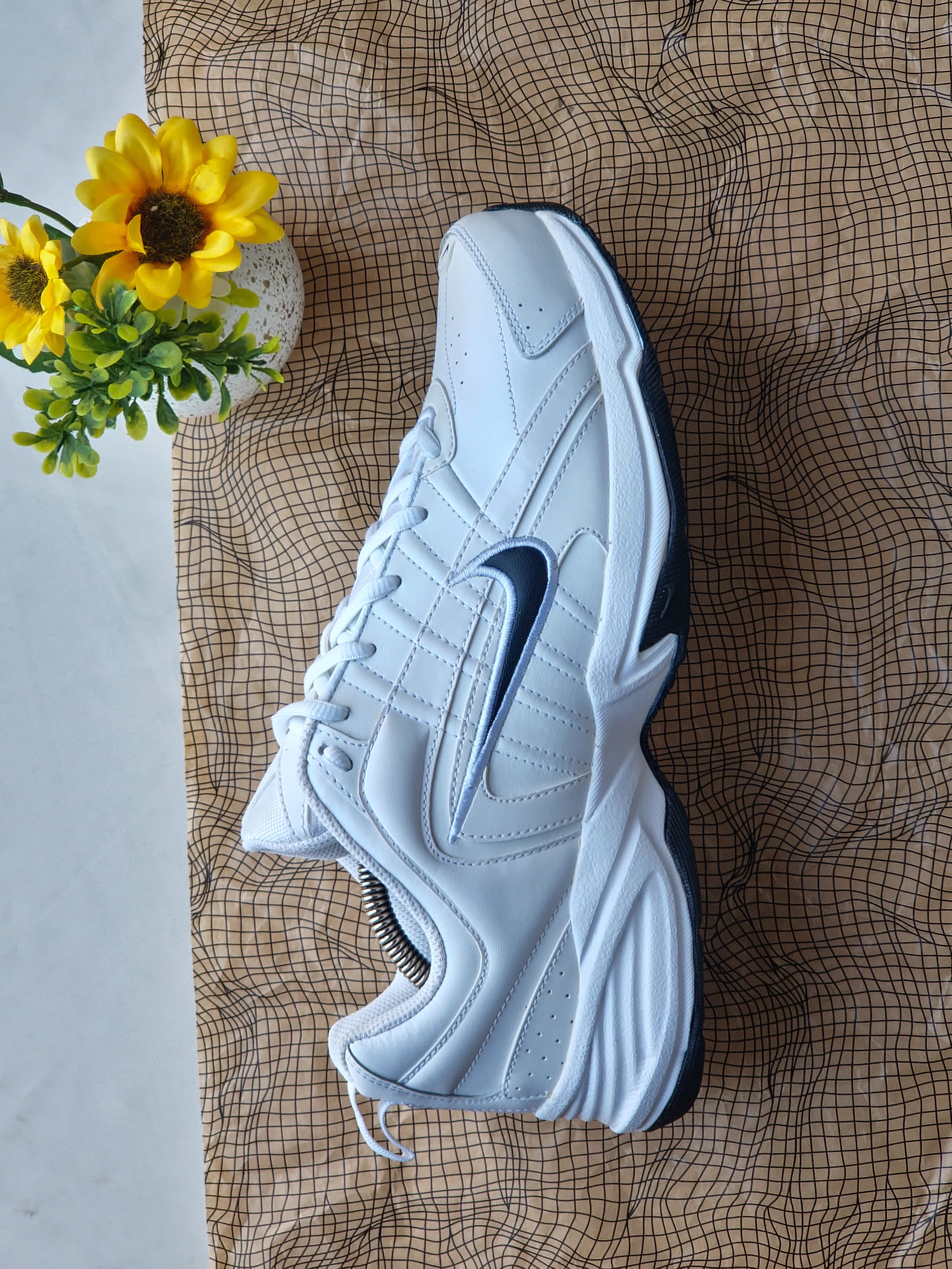 NIKE