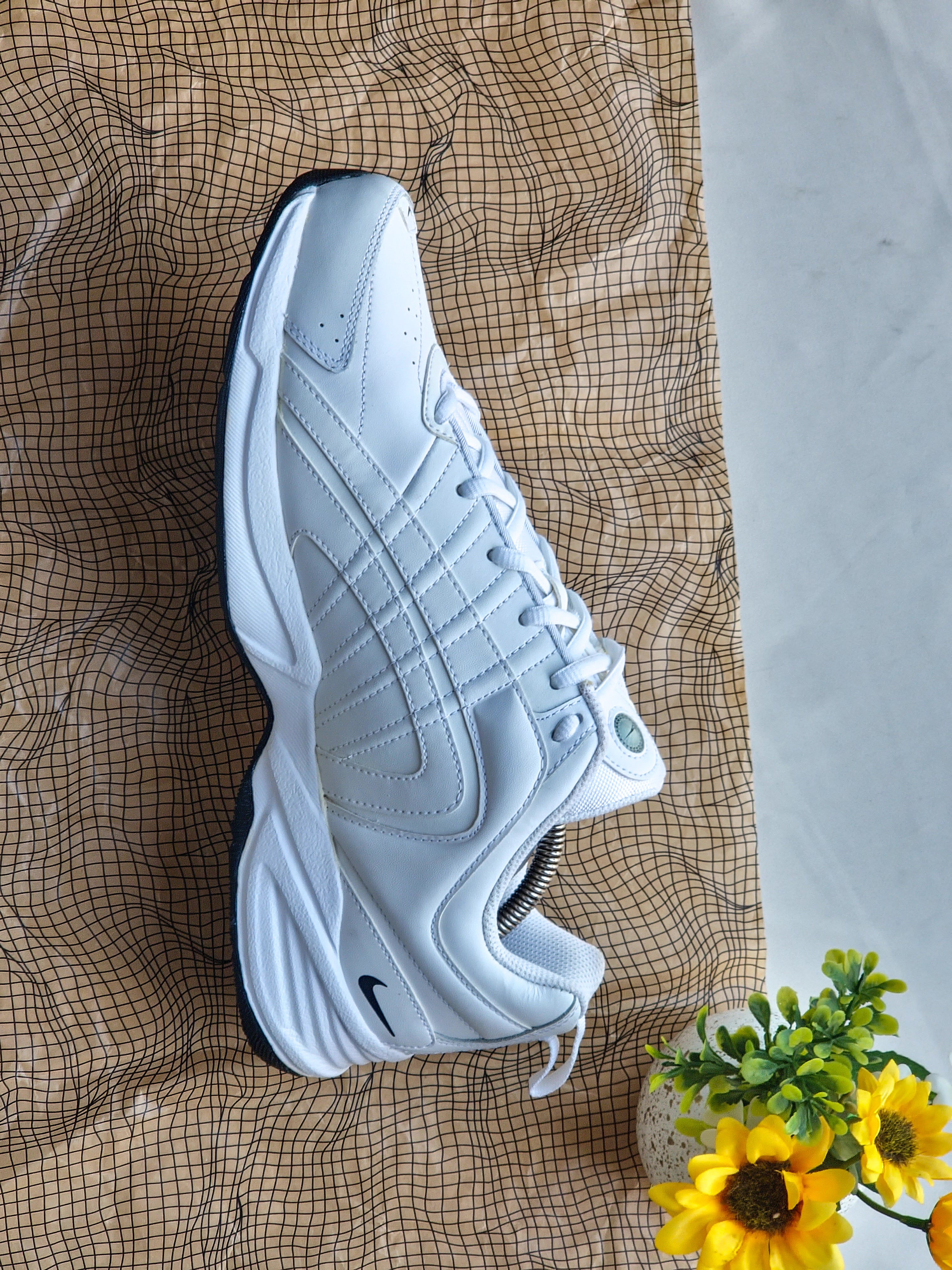 NIKE