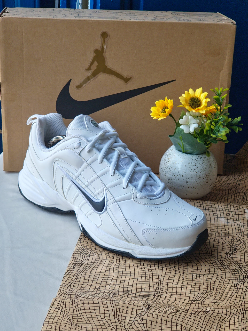NIKE