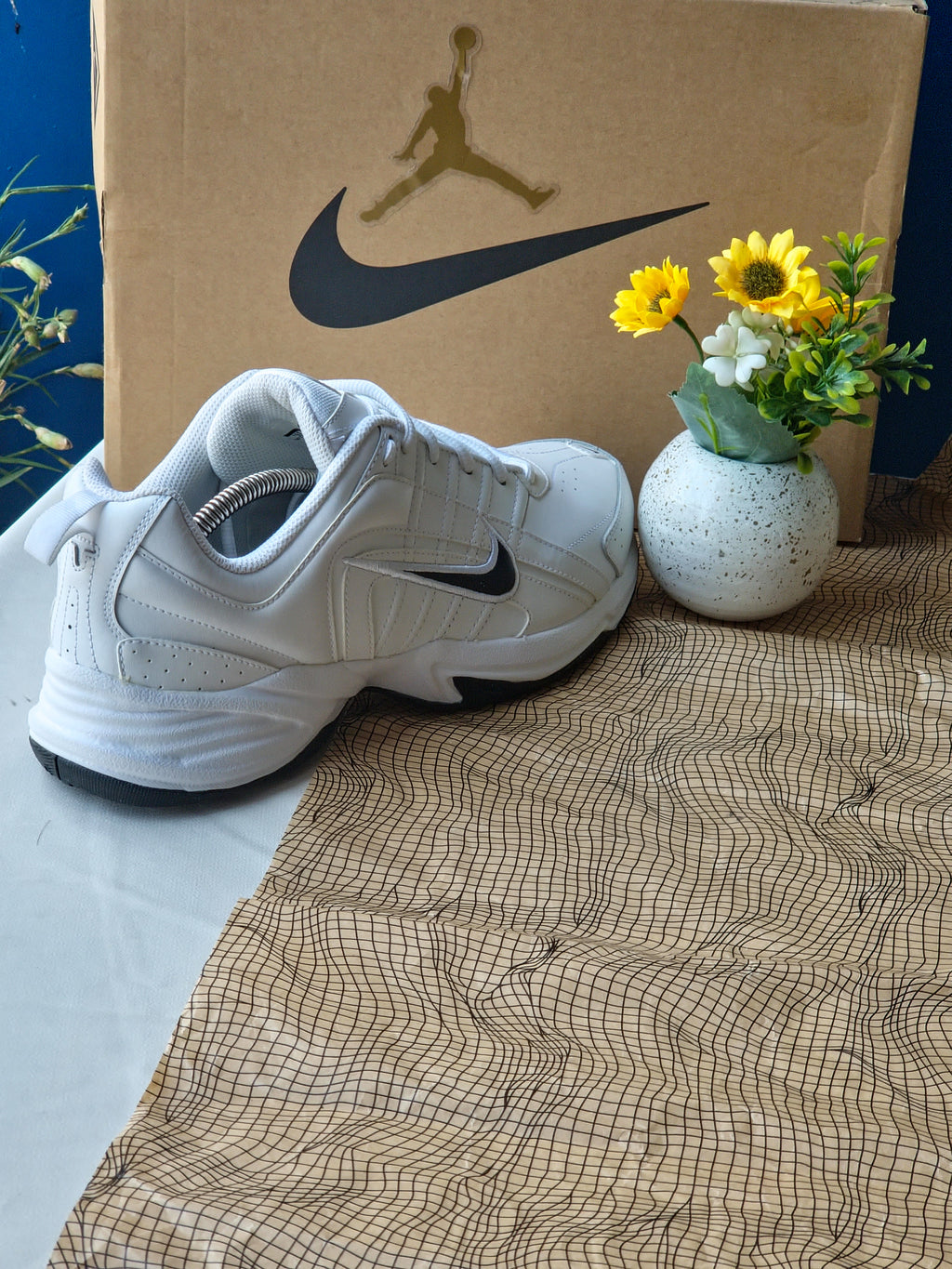 NIKE