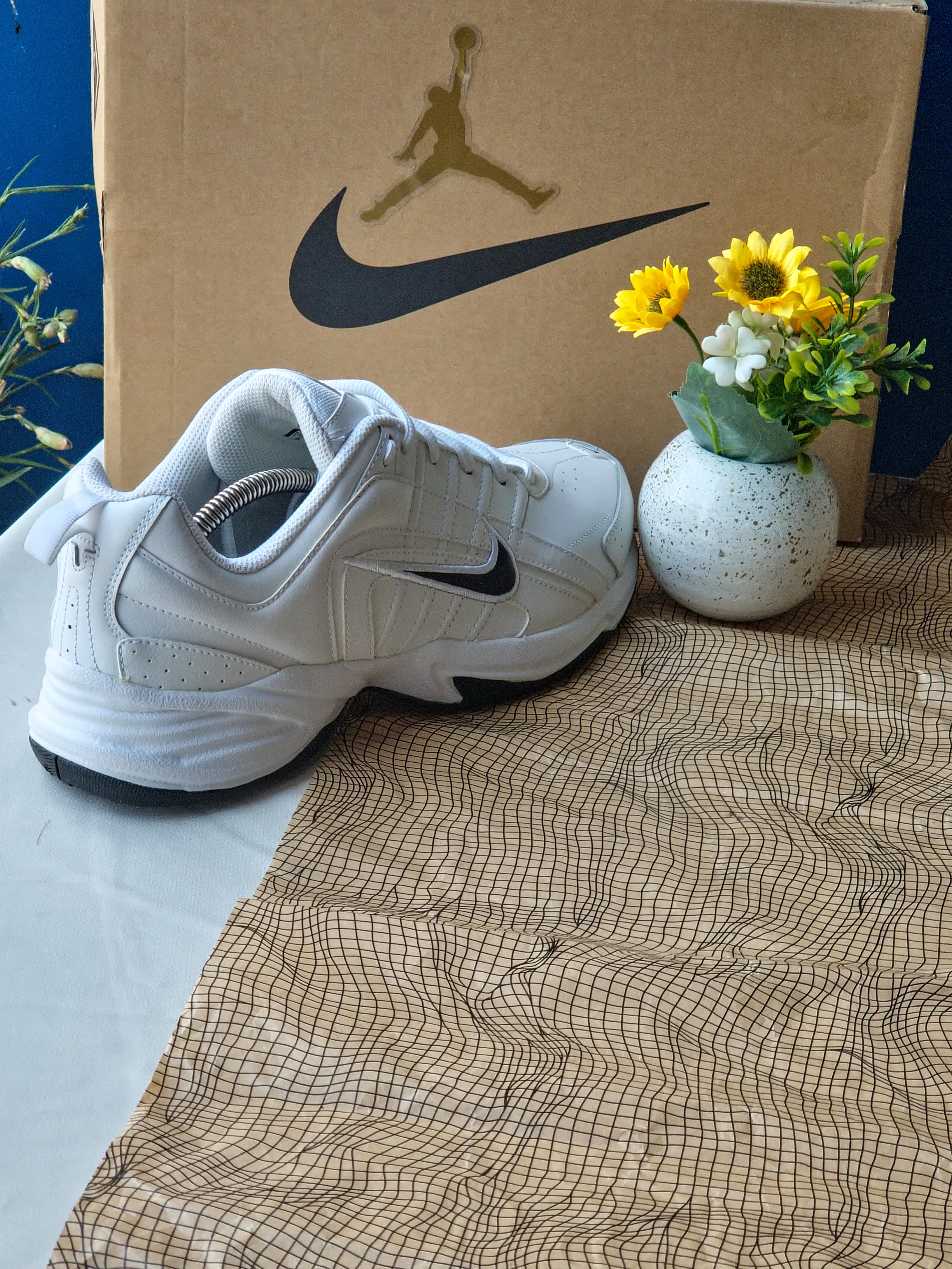 NIKE