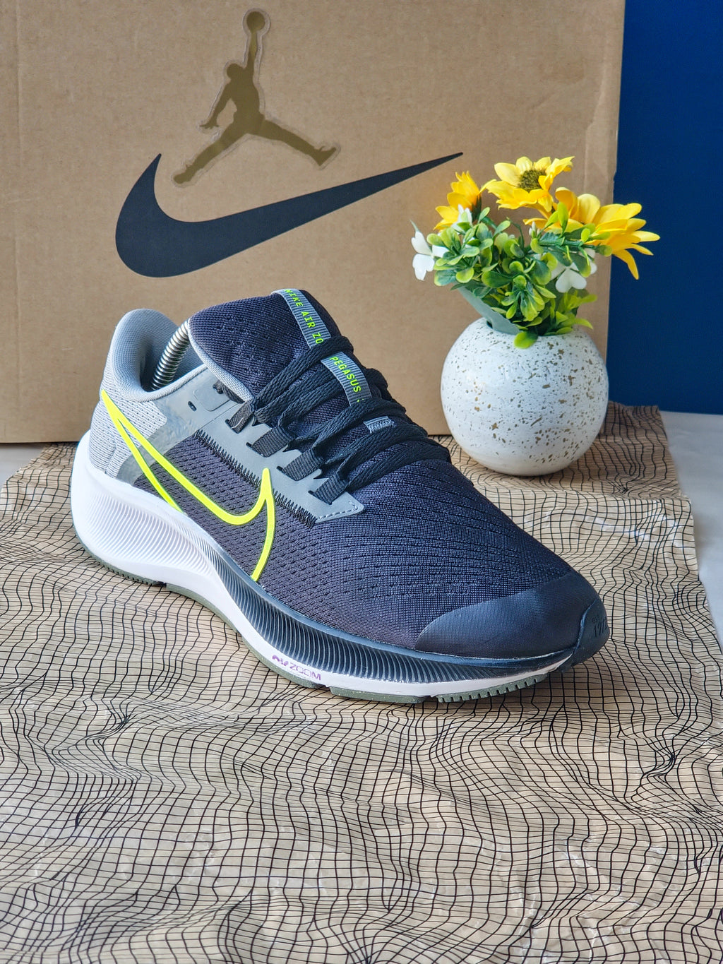 NIKE